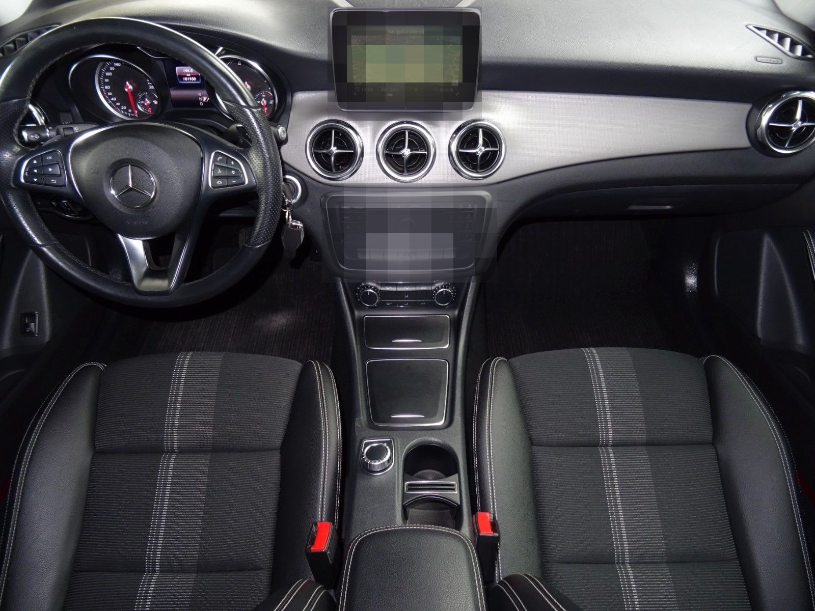 Mercedes-Benz GLA 200 Urban/ Autom./ Navi/ LED/ PDC/ AHK/ Pano foto 11