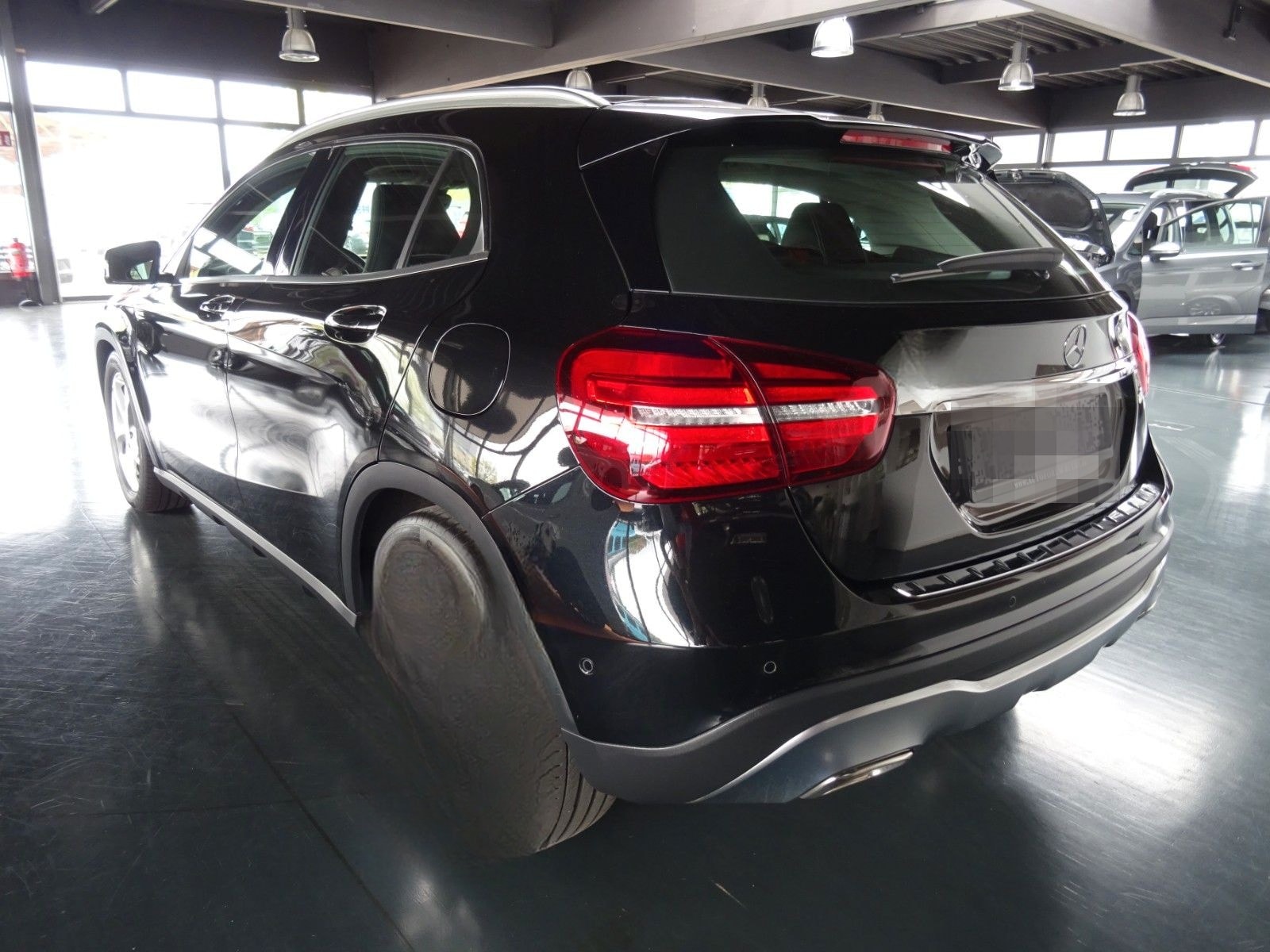 Mercedes-Benz GLA 200 Urban/ Autom./ Navi/ LED/ PDC/ AHK/ Pano foto 17