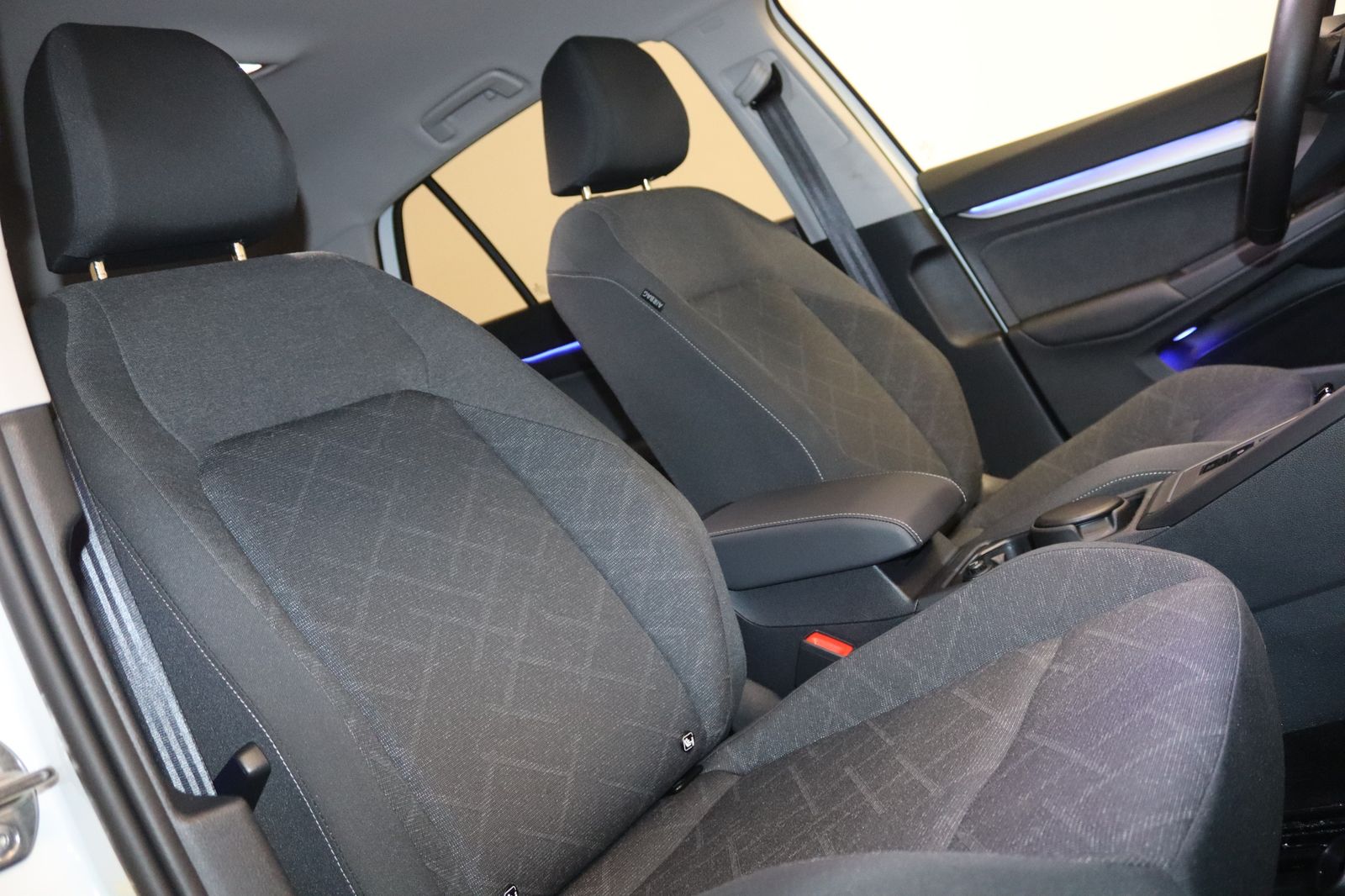 Volkswagen Golf Limo 2.0 TDI DSG Life-NAV-LED-KAMERA-ACC- foto 19