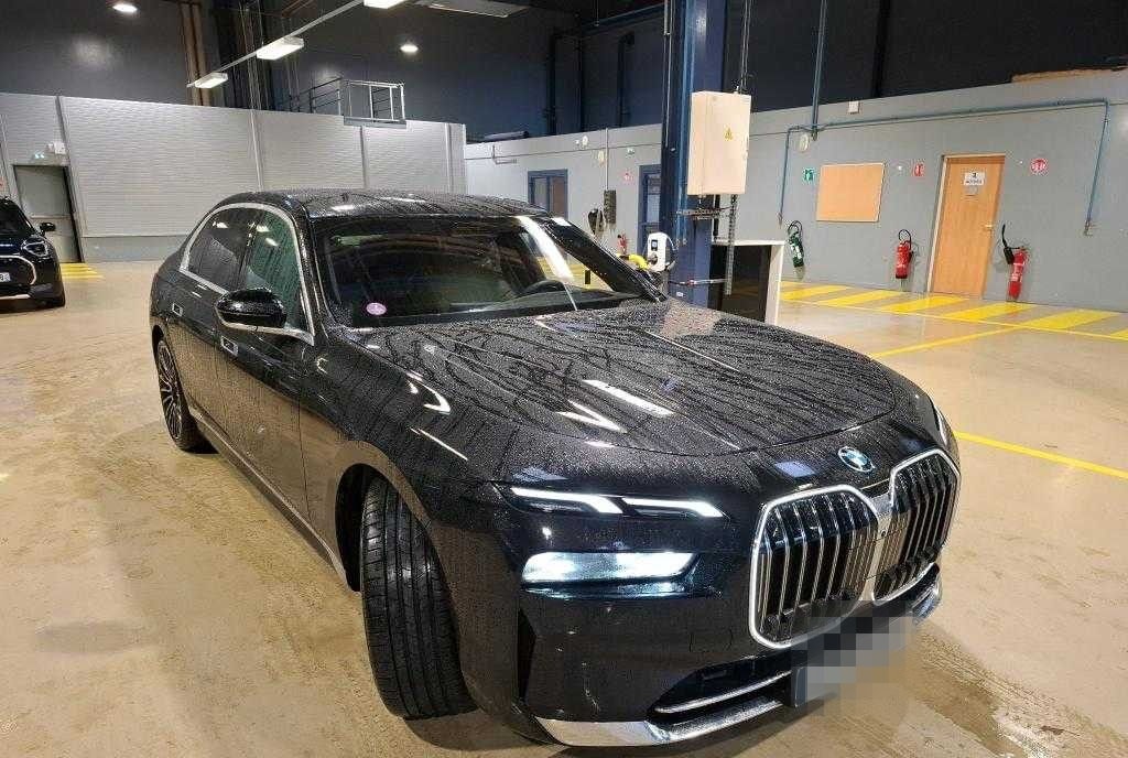 BMW 750e xDr. ExecLoundSeat.SkyLoun.FondEnt.Experien foto 2