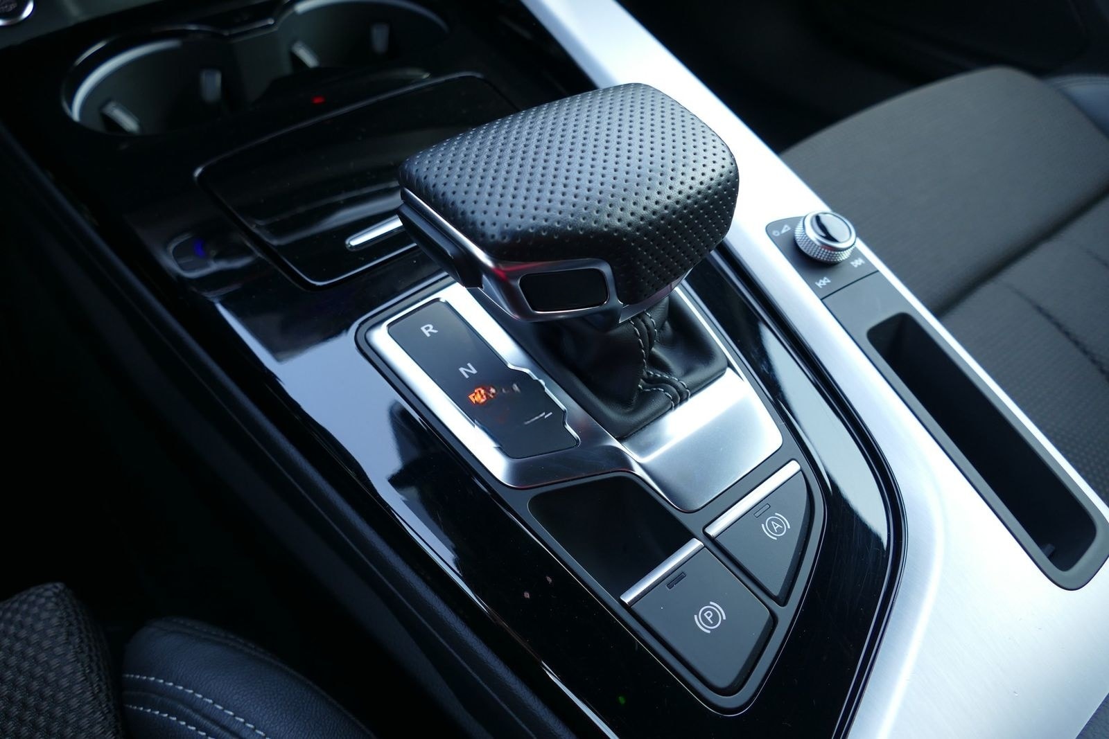 Audi A4 Avant 40 TDI S-Line quattro Aut. LED ACC Navi foto 16