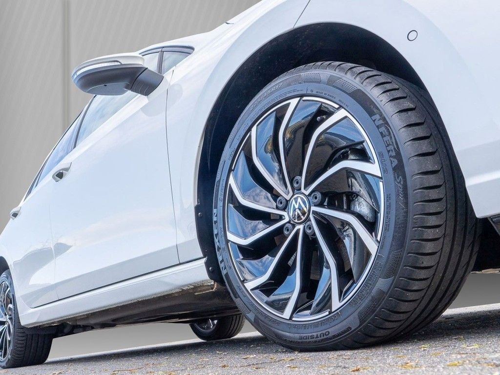 Volkswagen Golf VIII Lim. 1.4 eTSI DSG Style *LED*Kamera* foto 5