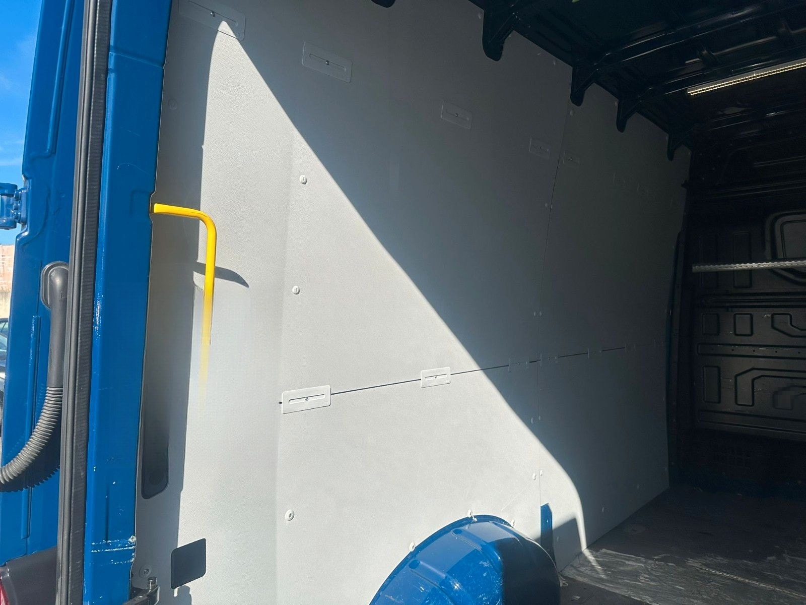 Volkswagen Crafter Kasten 35 mittellang Hochdach AHK KLIMA foto 15