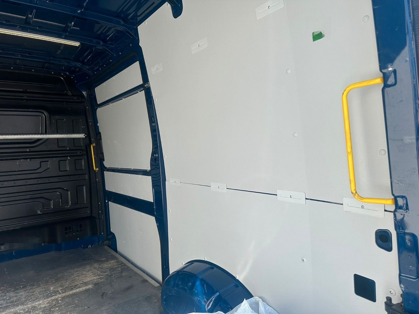 Volkswagen Crafter Kasten 35 mittellang Hochdach AHK KLIMA foto 17