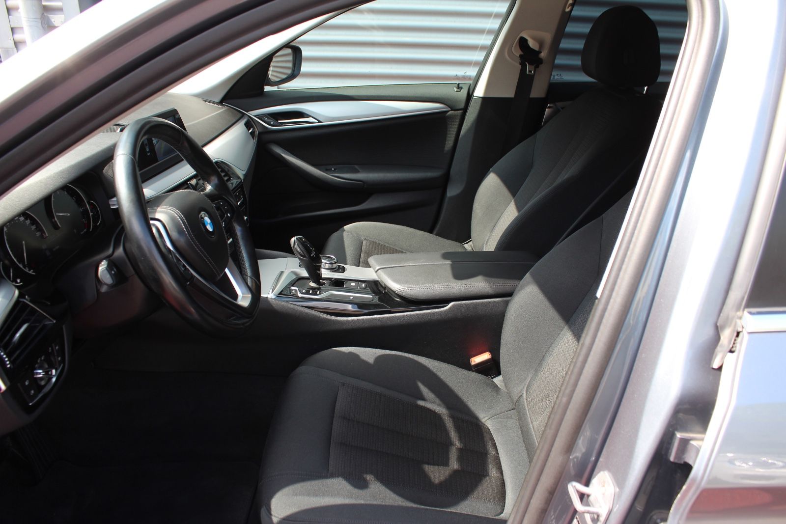 BMW 520 i AUTOMATIK KLIMA NAVI 19.ZOLL ALU PDC KAMER foto 17