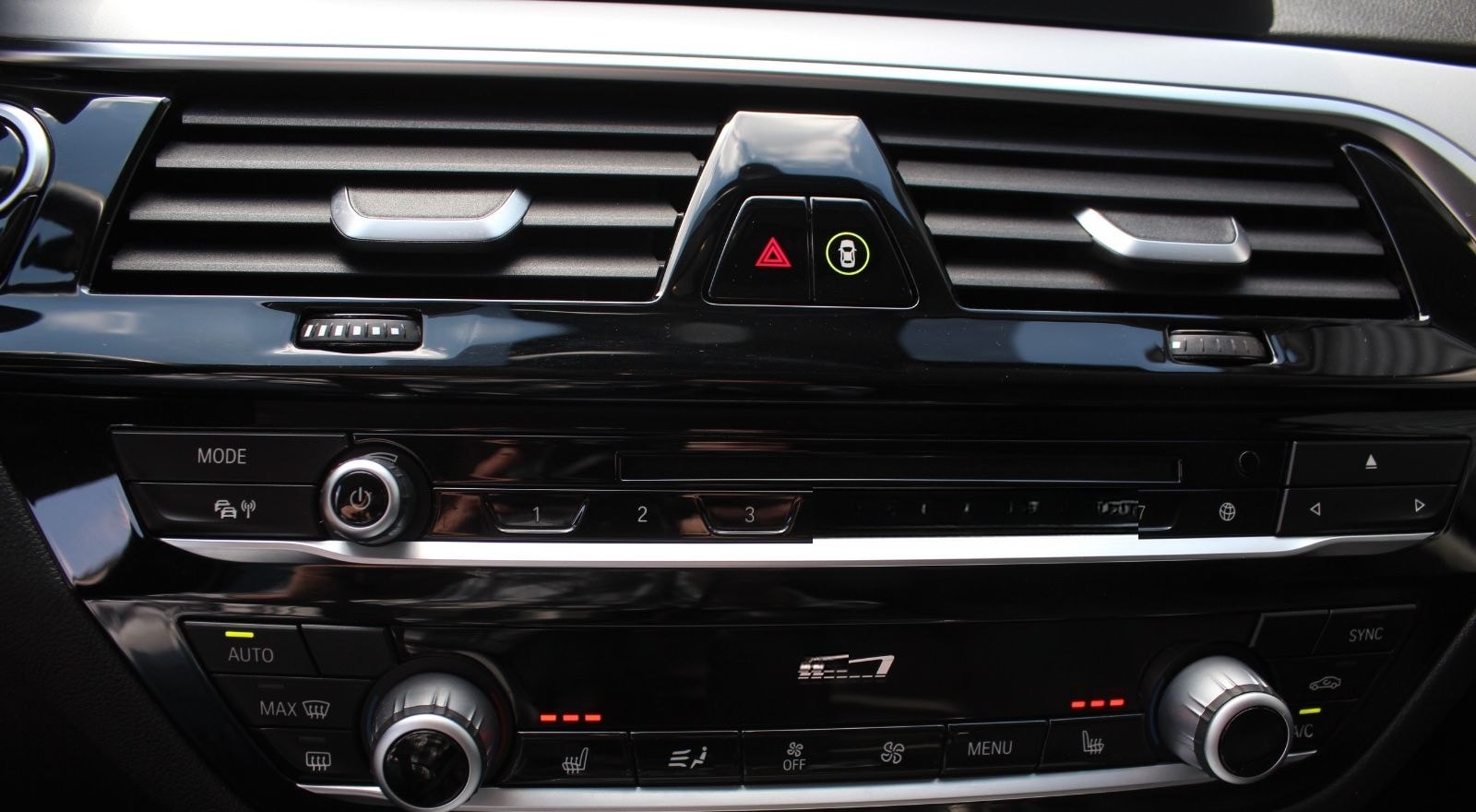 BMW 520 i AUTOMATIK KLIMA NAVI 19.ZOLL ALU PDC KAMER foto 22