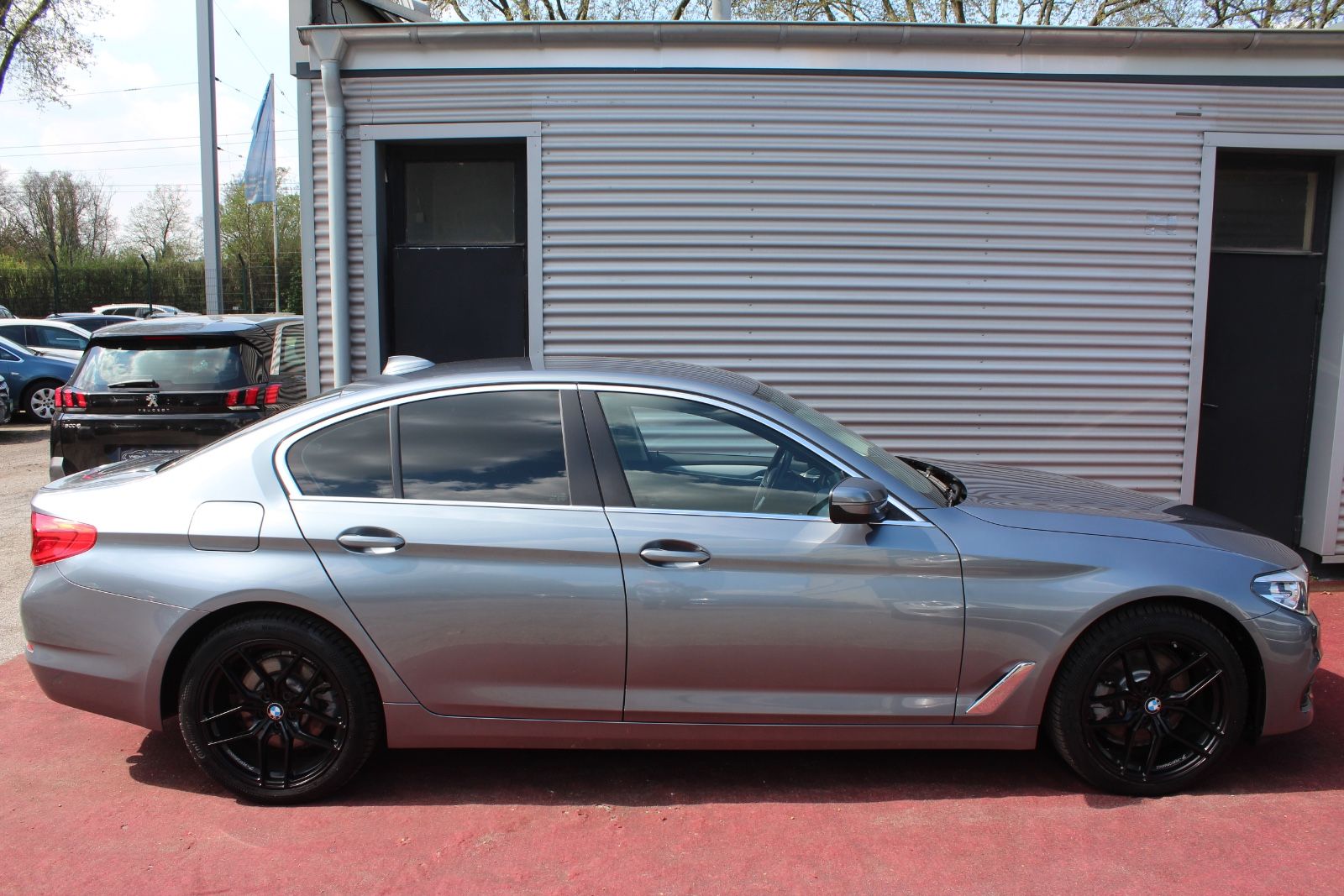 BMW 520 i AUTOMATIK KLIMA NAVI 19.ZOLL ALU PDC KAMER foto 4