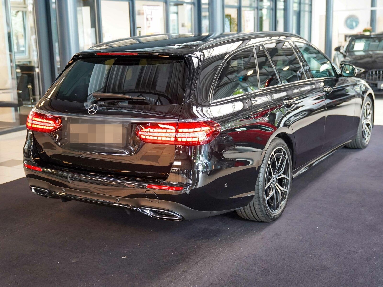 Mercedes-Benz E 220 d T AMG Line Night Totwinkel 360° CarPlay foto 4