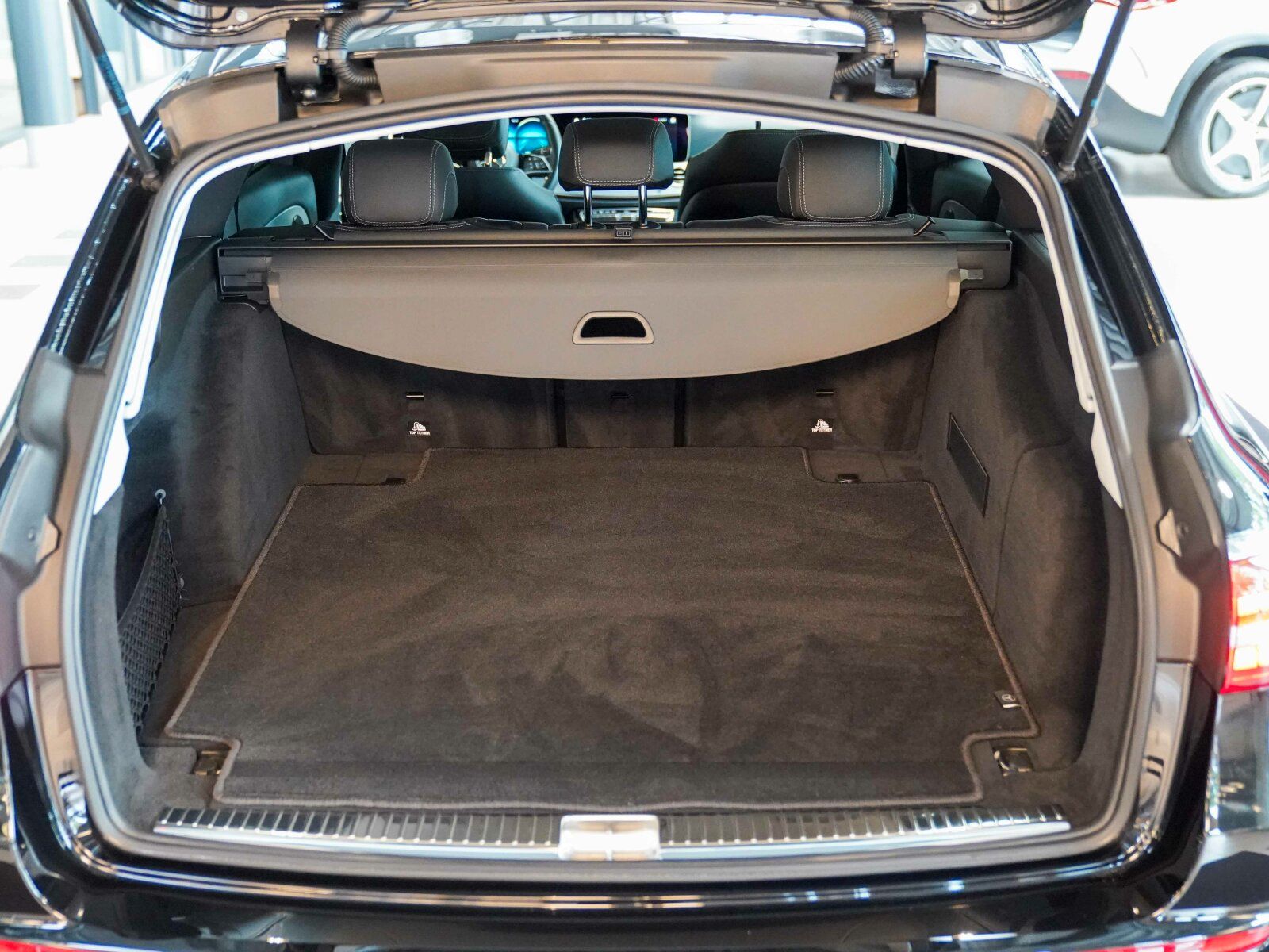 Mercedes-Benz E 220 d T AMG Line Night Totwinkel 360° CarPlay foto 6