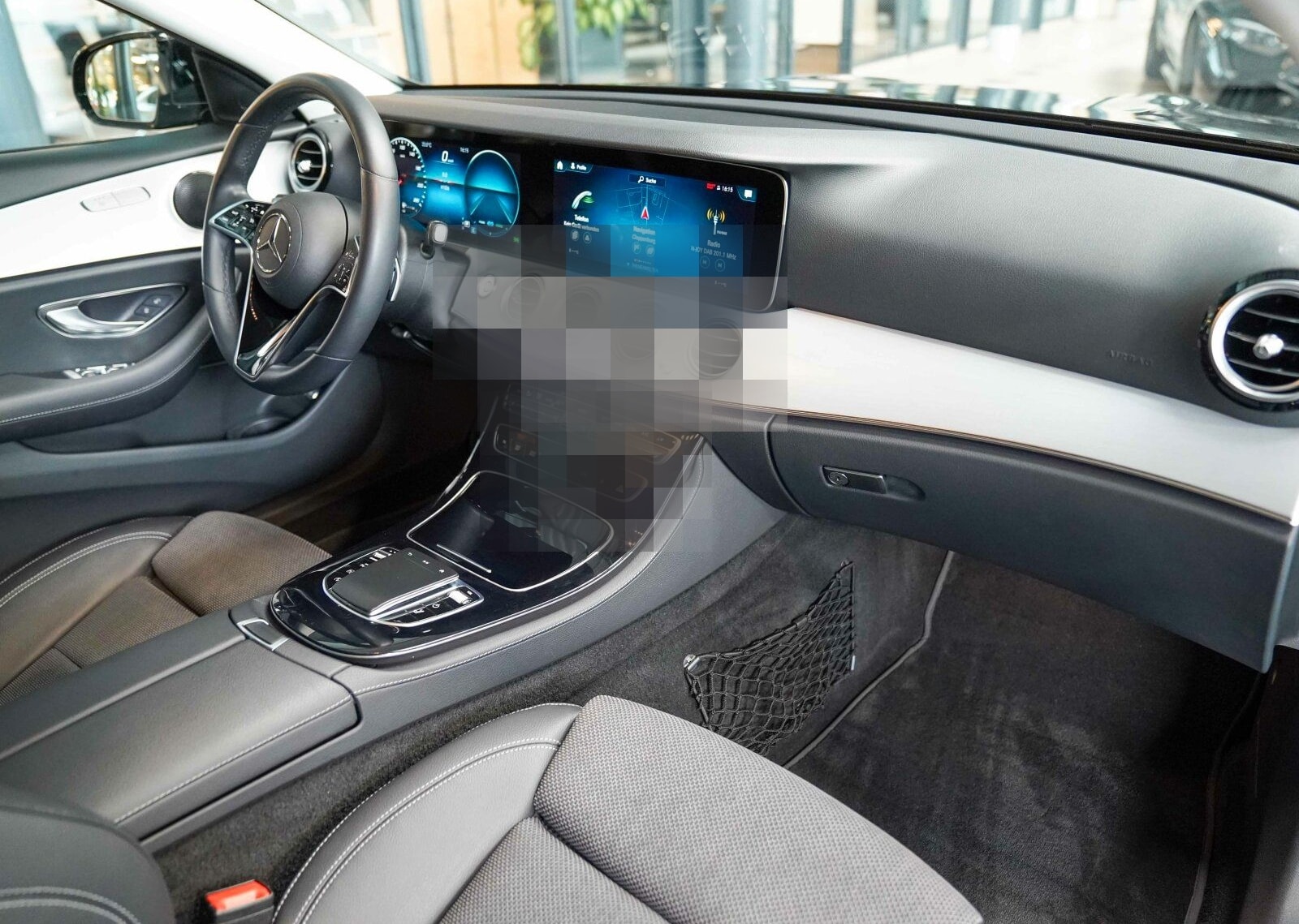 Mercedes-Benz E 220 d T AMG Line Night Totwinkel 360° CarPlay foto 10