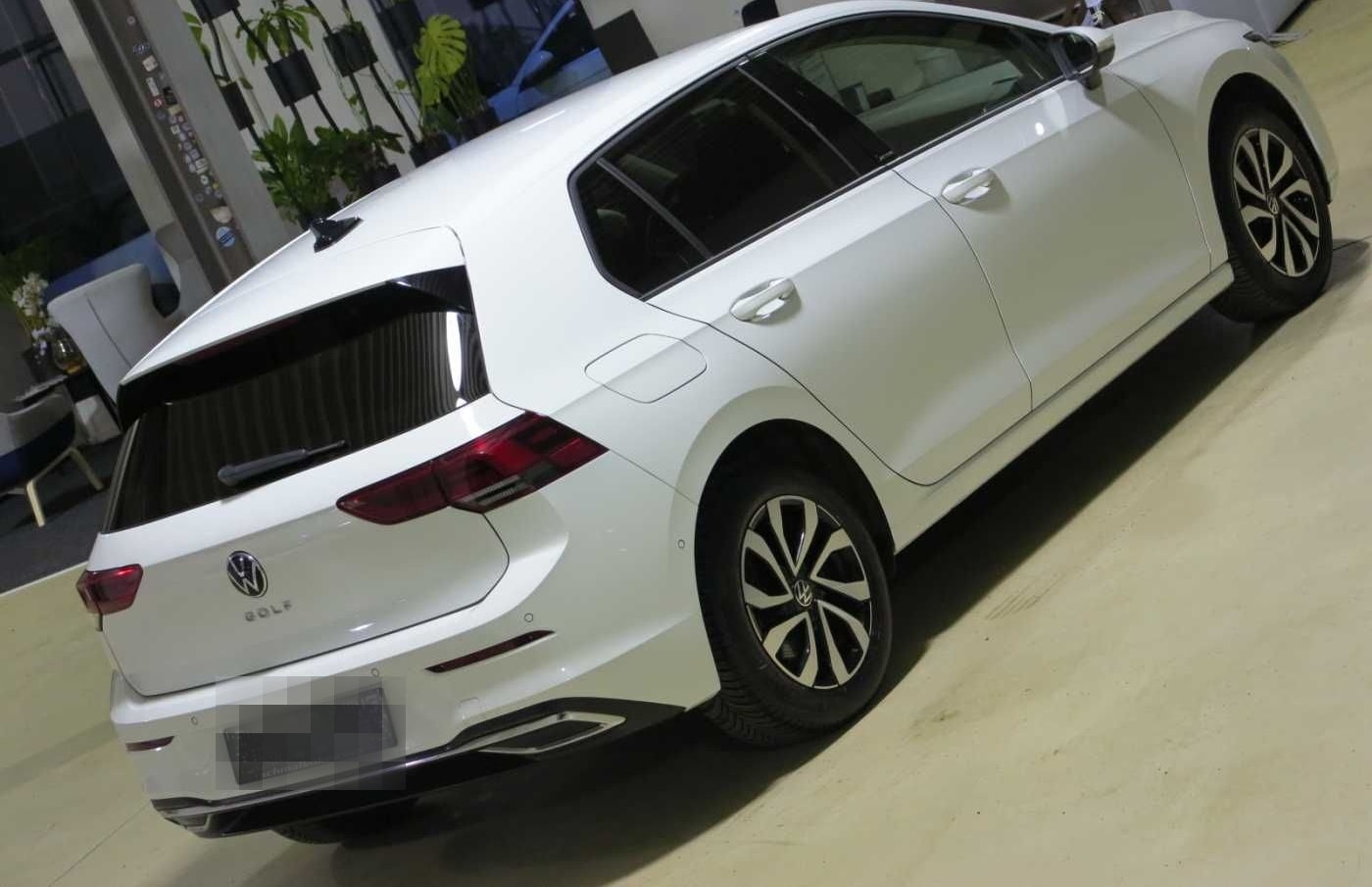 Volkswagen Golf VIII 1.5 TSI OPF Life Navi Stdhzg ACC DAB foto 3