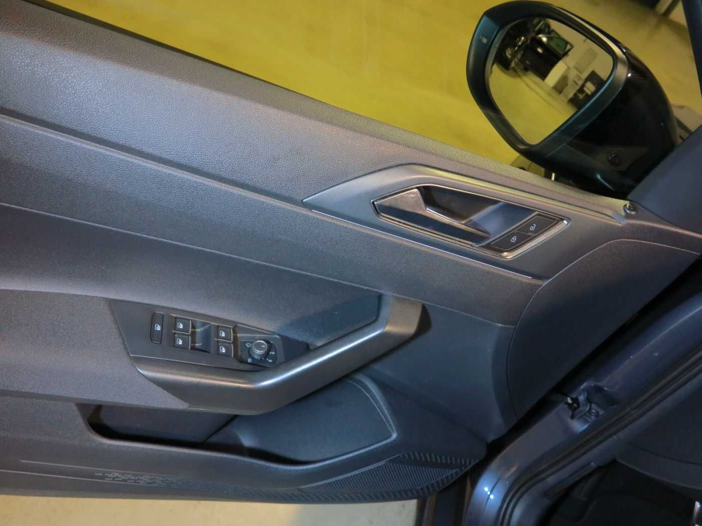 Volkswagen Taigo 1.0 TSI OPF DSG7 R-Line Navi DAB ACC LM18 foto 24