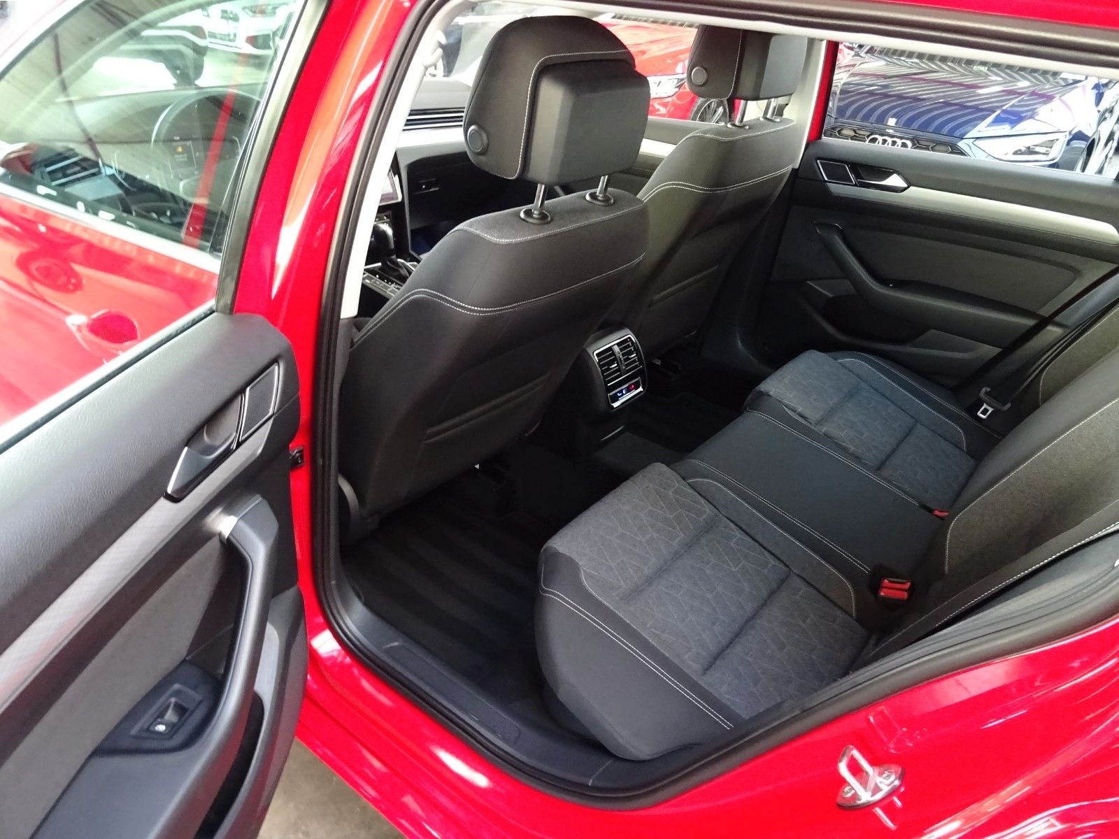 Volkswagen PASSAT 2.0 TDI CL.*DIGITAL*AHK*ACC*CAM*MASSAGE* foto 8