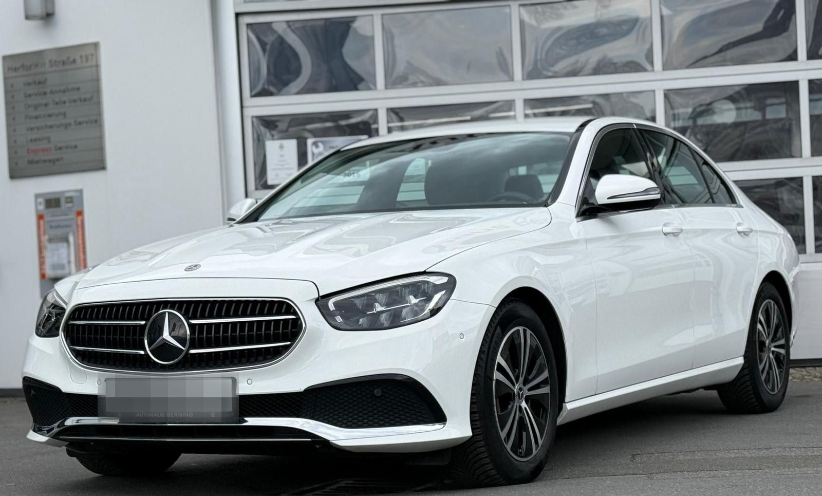 Mercedes-Benz E200 LIMOUSINE TOTWINKEL WIDESCREEN AVANTGARDE foto 1