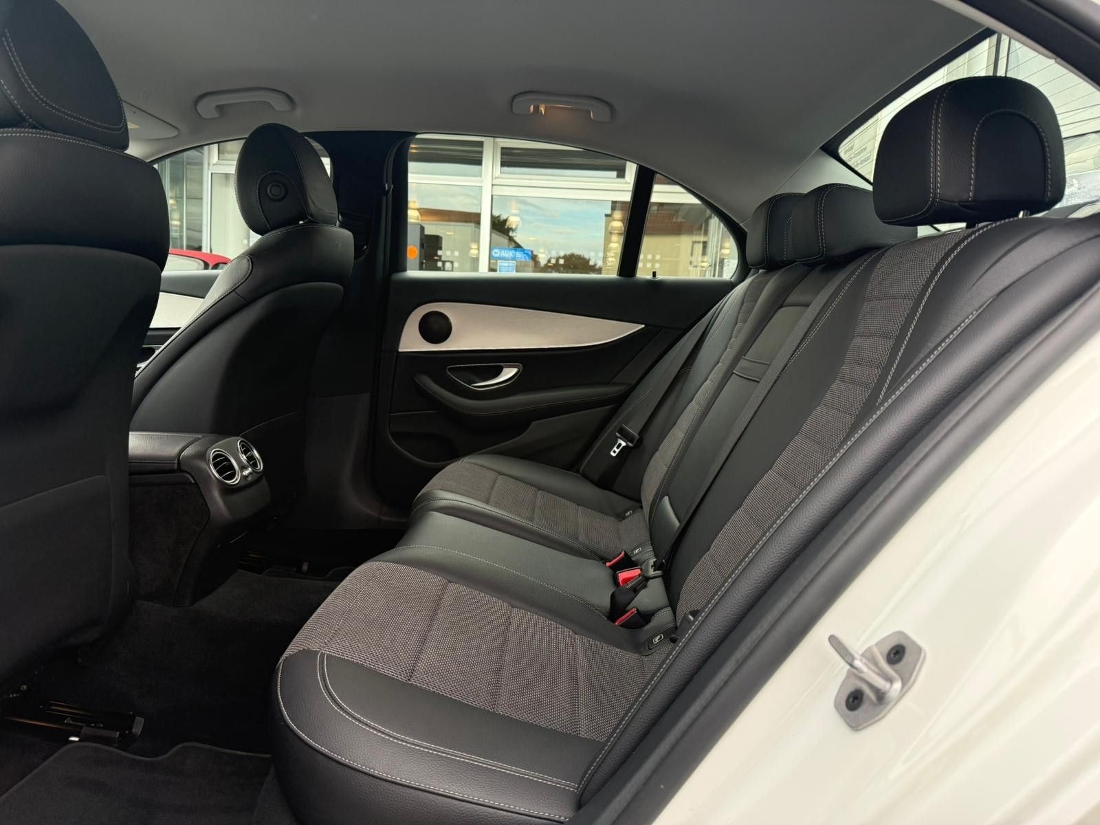 Mercedes-Benz E200 LIMOUSINE TOTWINKEL WIDESCREEN AVANTGARDE foto 13