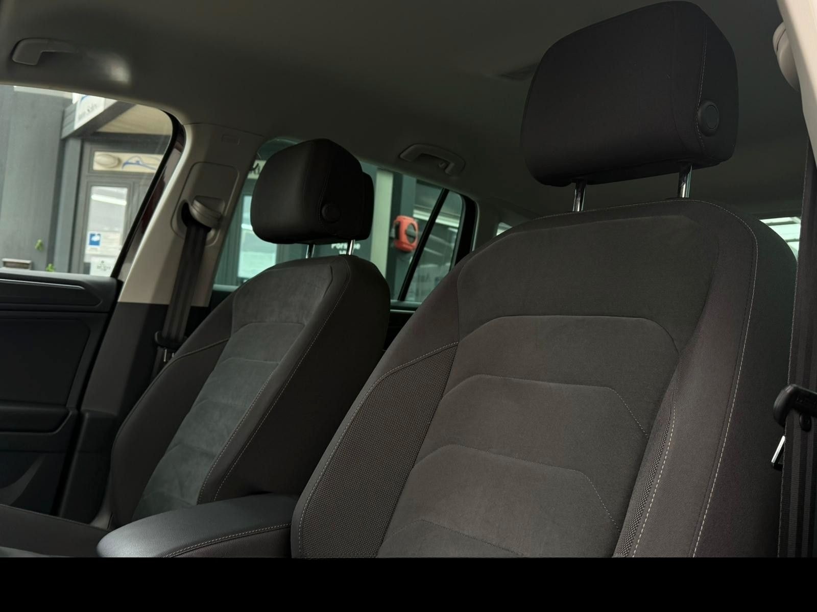 Volkswagen Tiguan Highline 2.0 TDI DSG 4MOTION, AHK, ACC foto 21