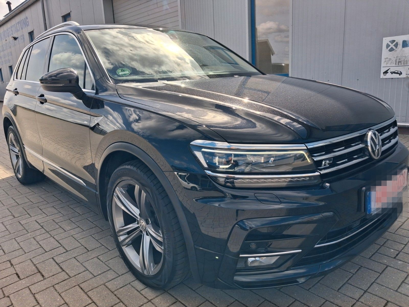 Volkswagen Tiguan * R Line* AHK*DSG* Navi* foto 1