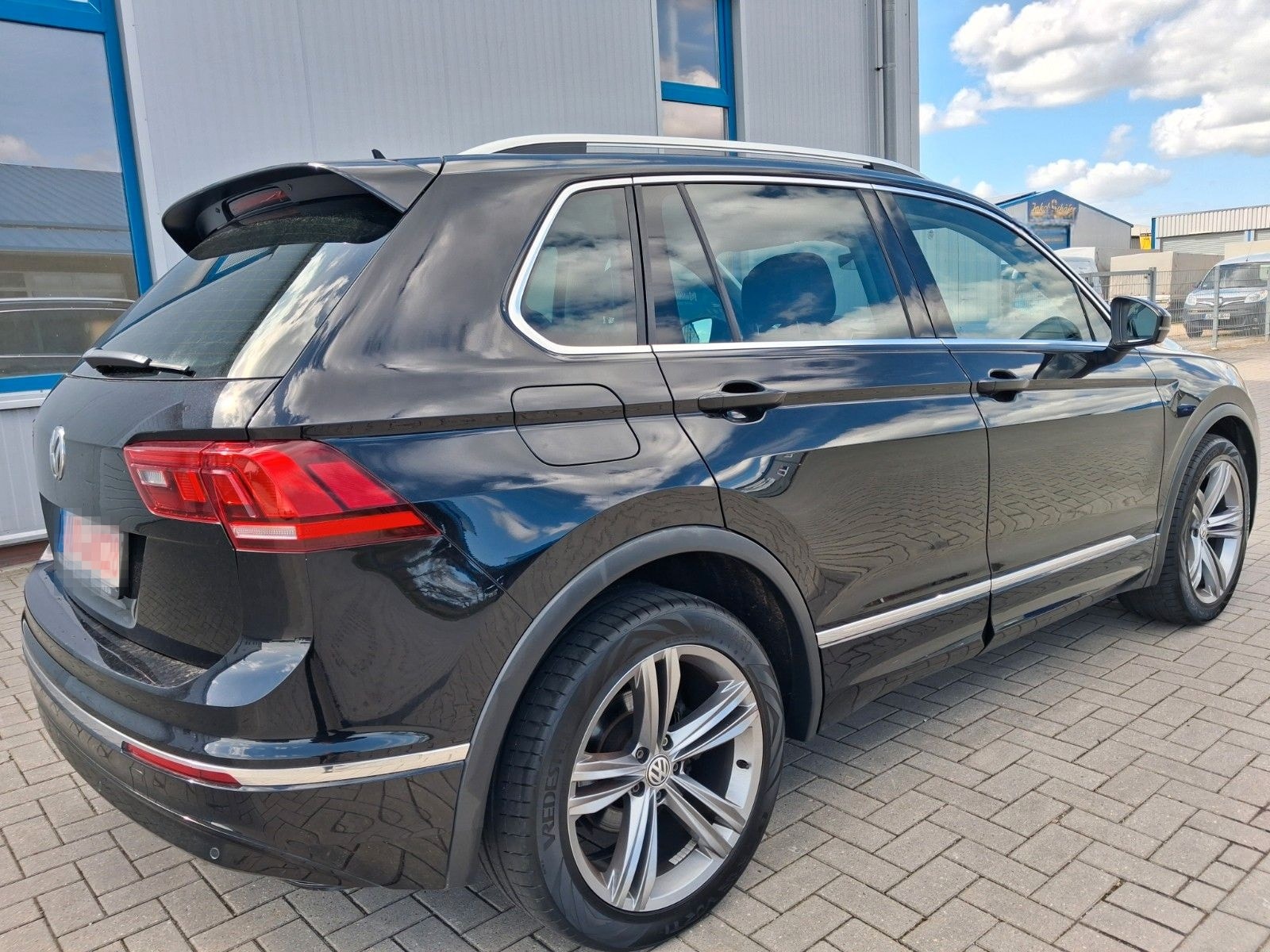 Volkswagen Tiguan * R Line* AHK*DSG* Navi* foto 12