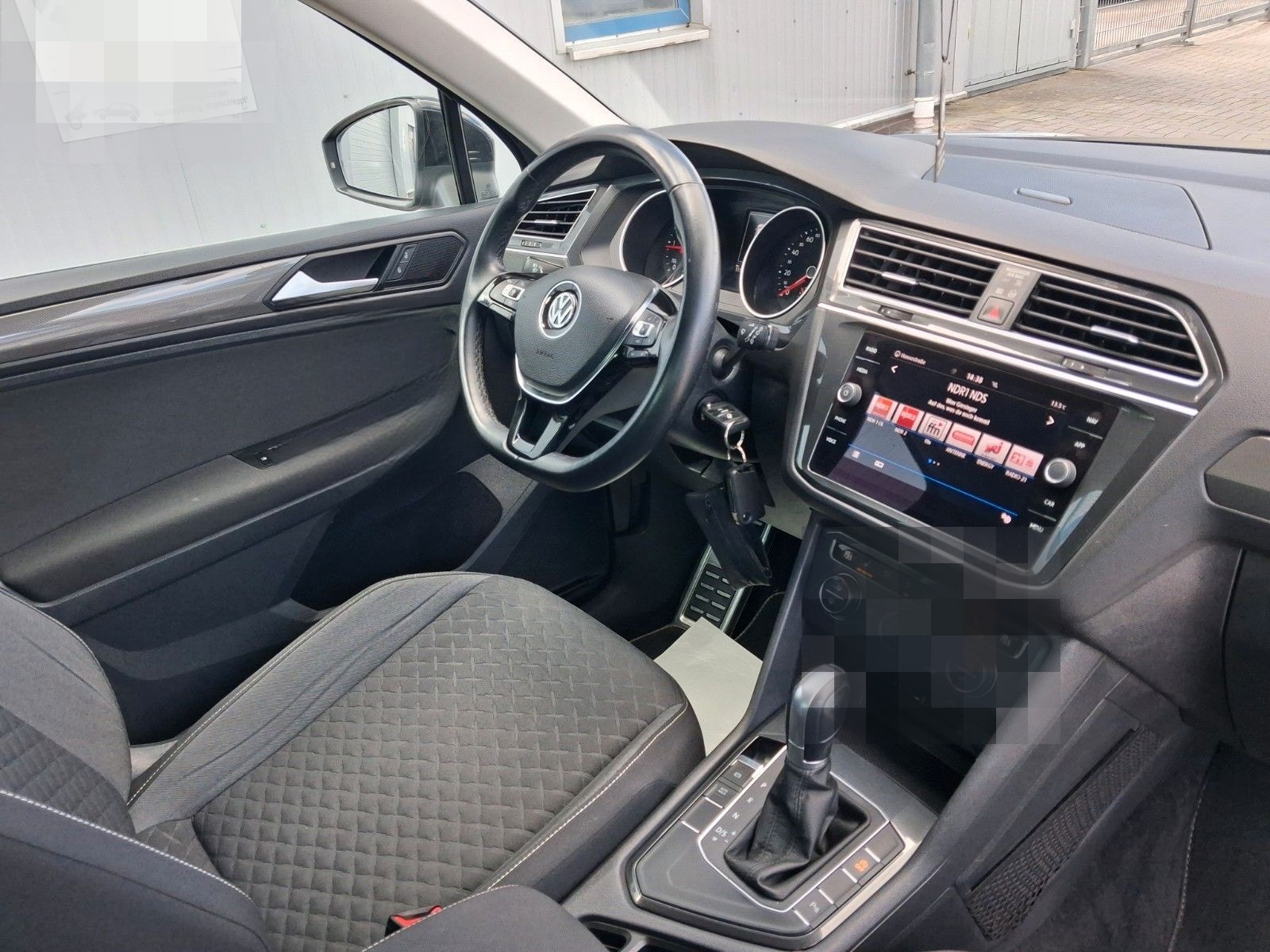 Volkswagen Tiguan * R Line* AHK*DSG* Navi* foto 16