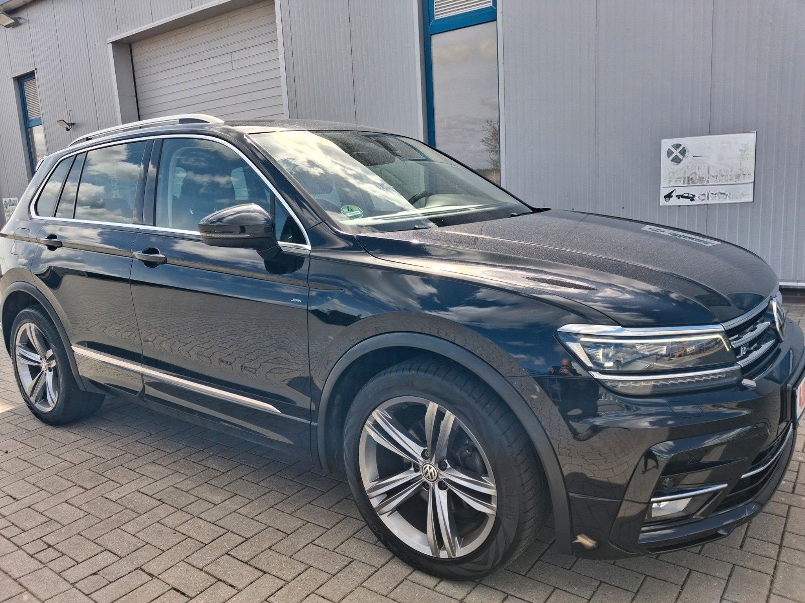 Volkswagen Tiguan * R Line* AHK*DSG* Navi* foto 3