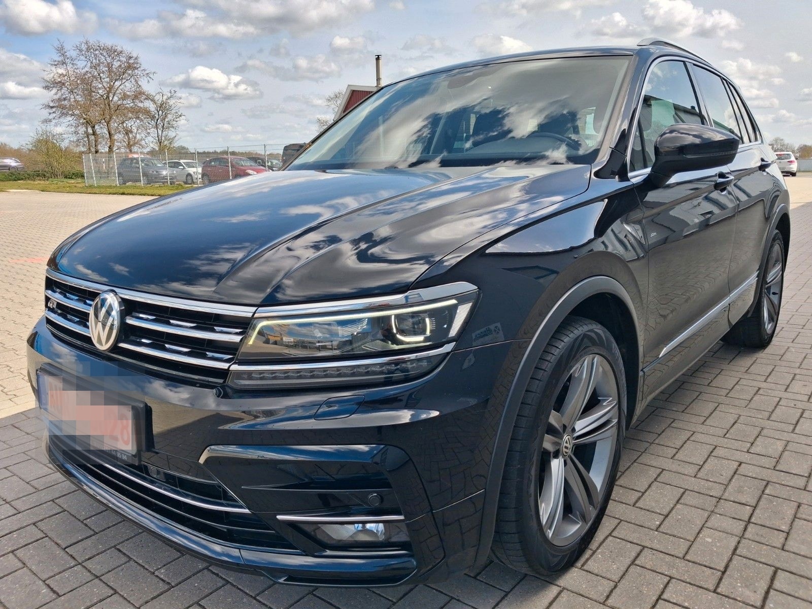 Volkswagen Tiguan * R Line* AHK*DSG* Navi* foto 5