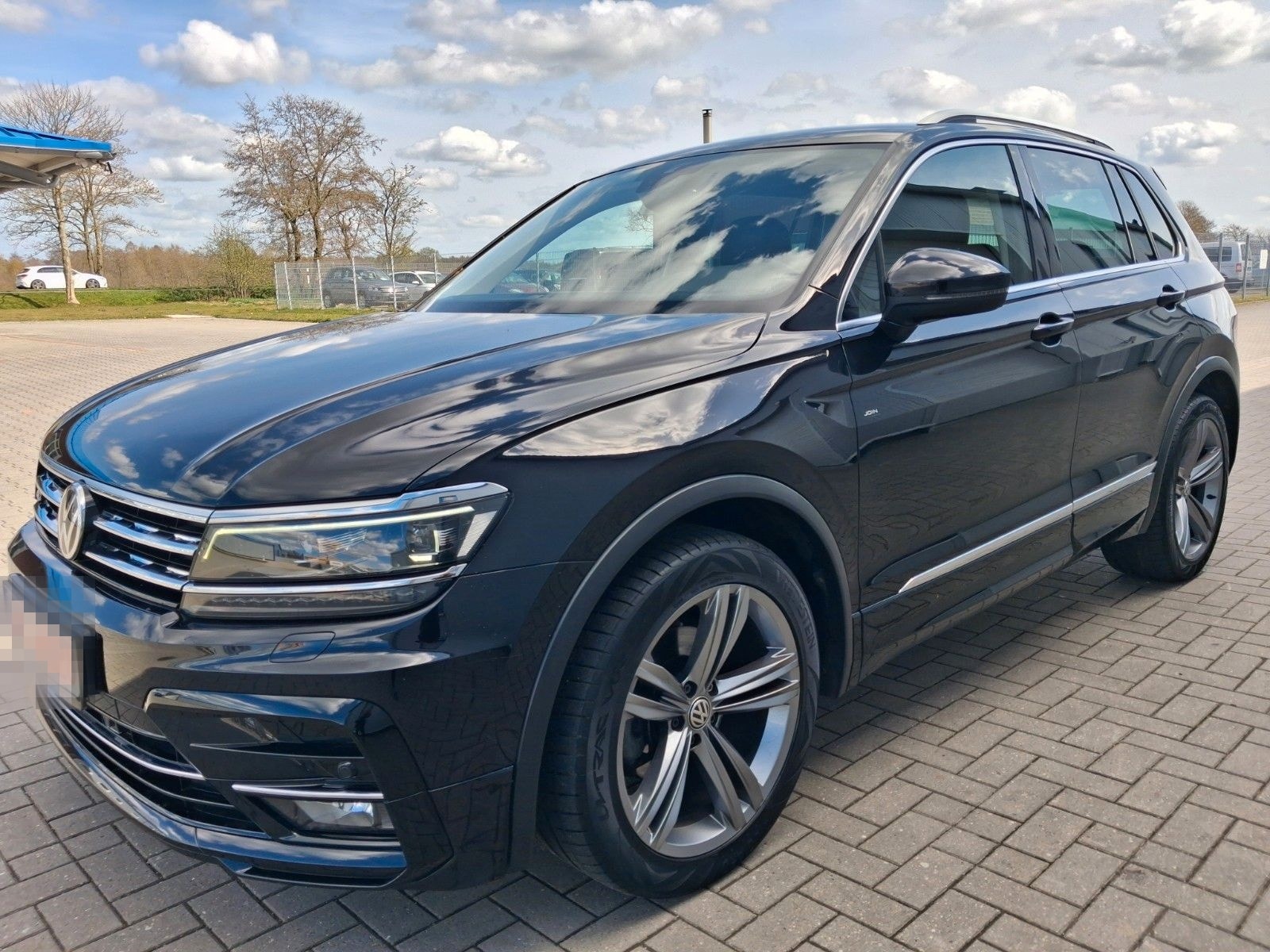 Volkswagen Tiguan * R Line* AHK*DSG* Navi* foto 6