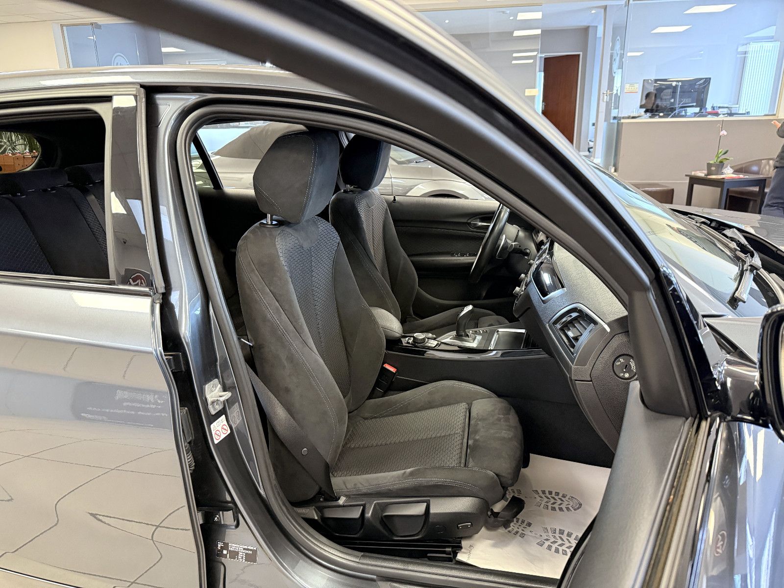 BMW 125i Limo *M Sport*Shadow*LED*HiFi*Einparkh foto 13