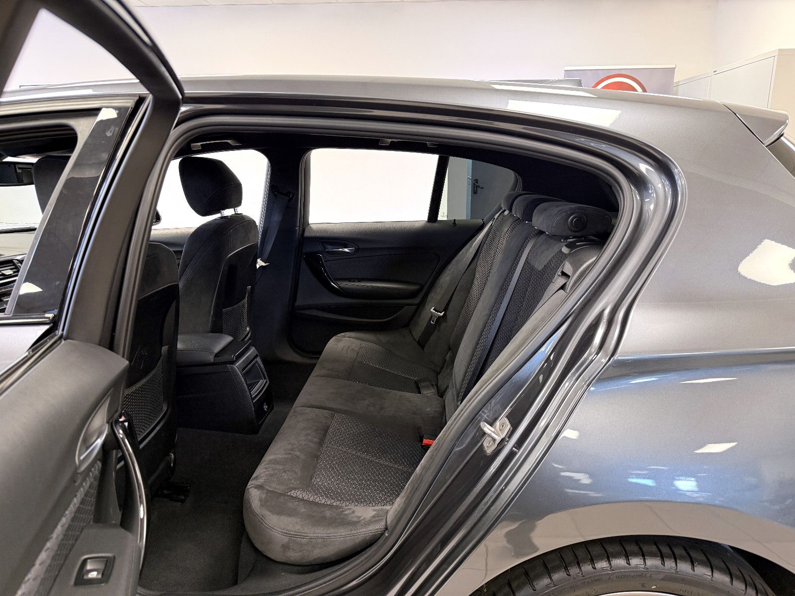 BMW 125i Limo *M Sport*Shadow*LED*HiFi*Einparkh foto 7