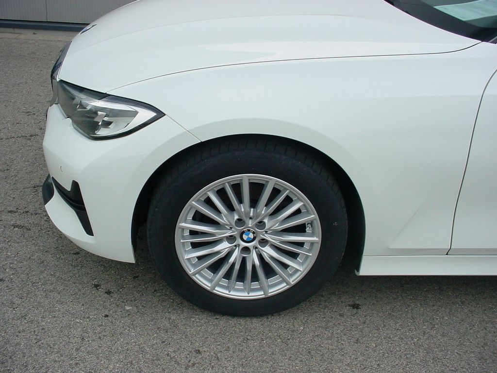 BMW 318d*Sport Line*Navi*DAB*LED*AHK* foto 4