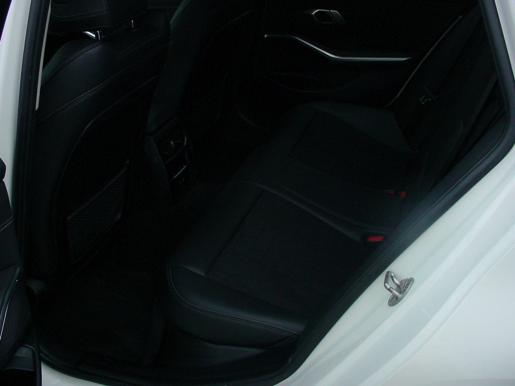 BMW 318d*Sport Line*Navi*DAB*LED*AHK* foto 8