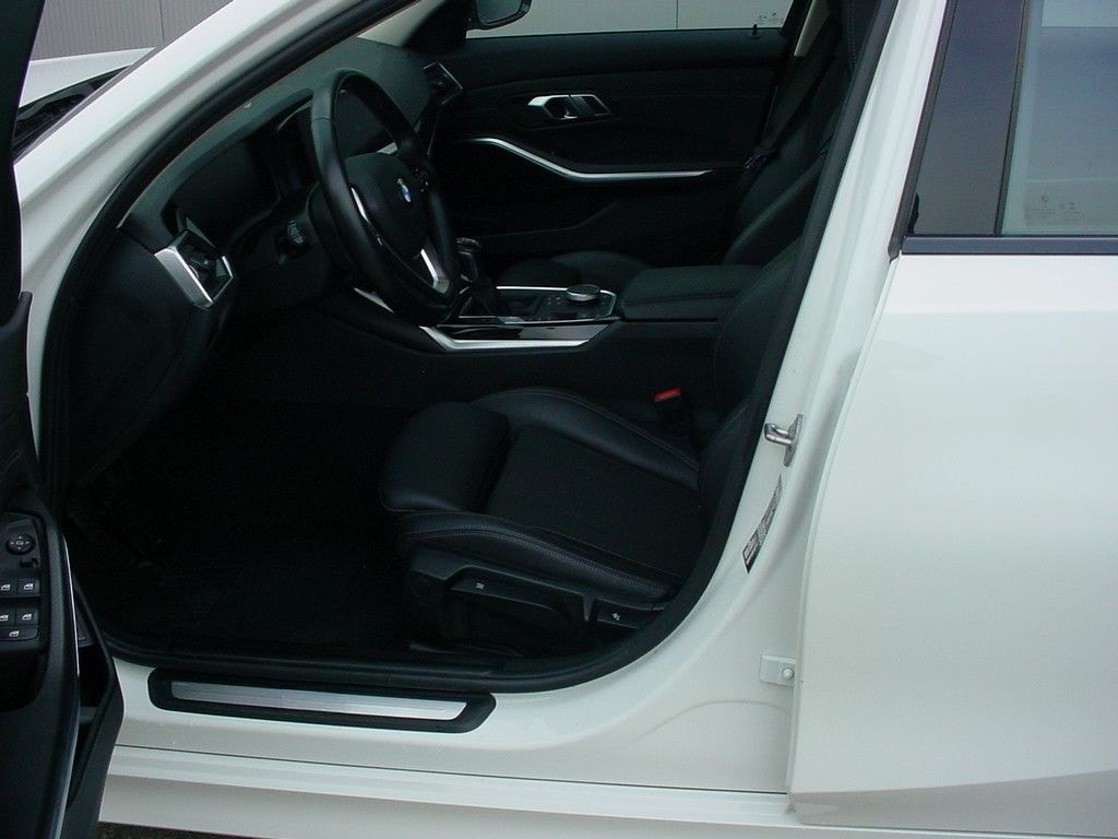 BMW 318d*Sport Line*Navi*DAB*LED*AHK* foto 10