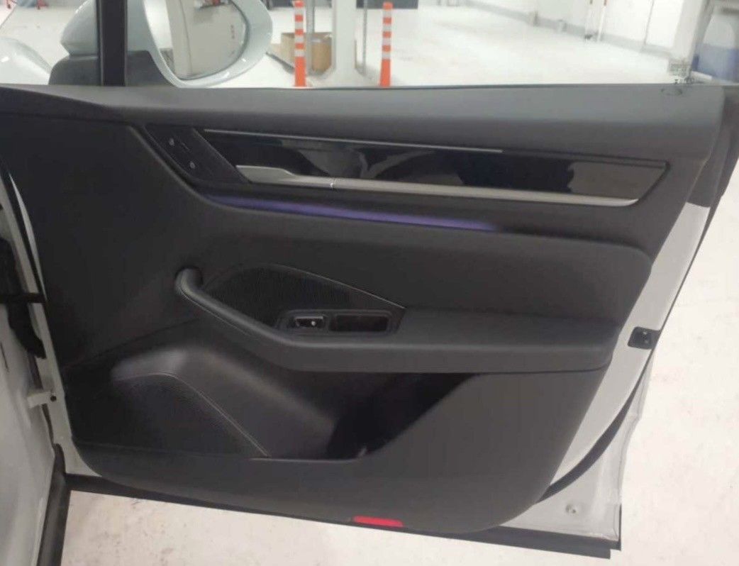 Porsche Macan Electric Basis*PASM*Panorama*Dachreling* foto 8