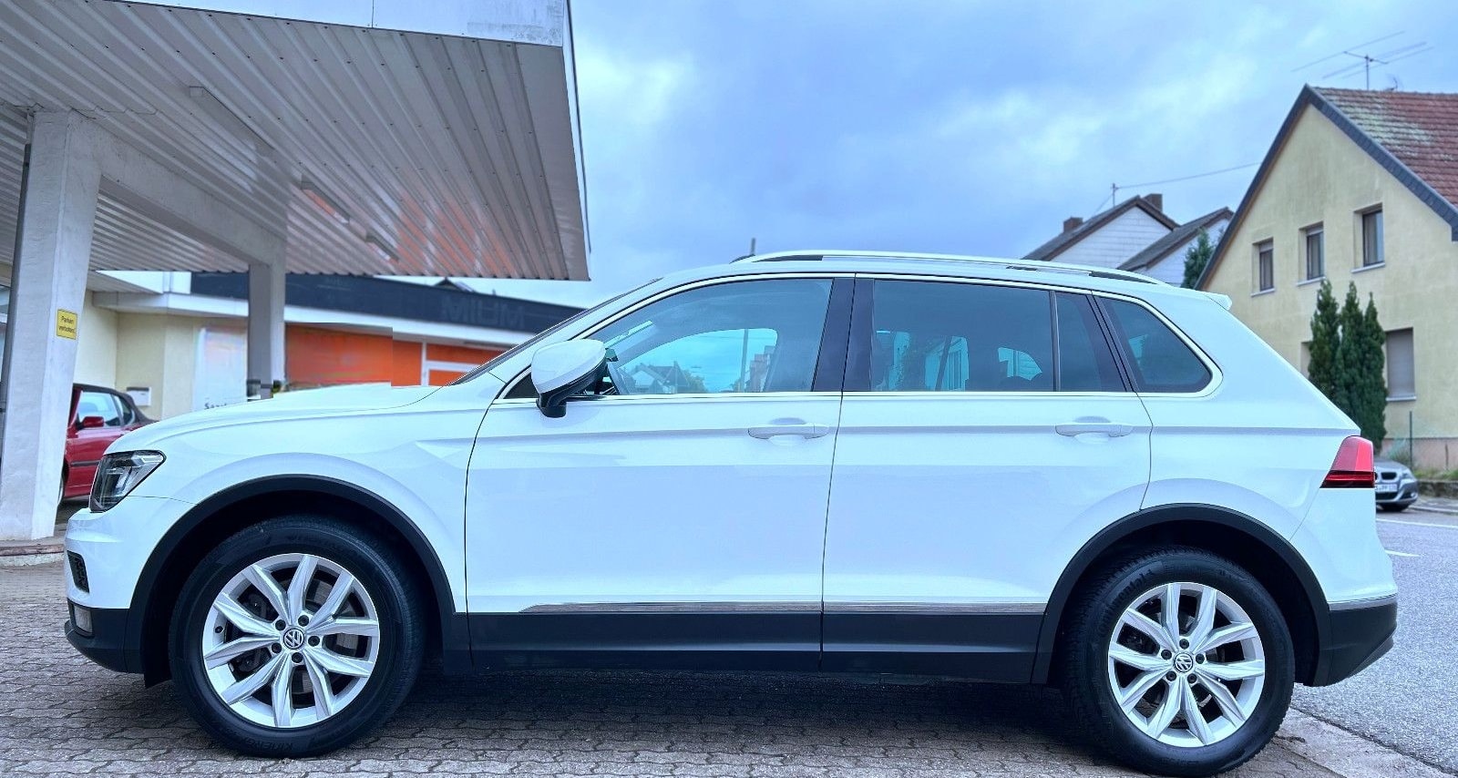 Volkswagen Tiguan 2.0 TSI 4MOTION Aut. Navi LED Alu Tüv NEU foto 4
