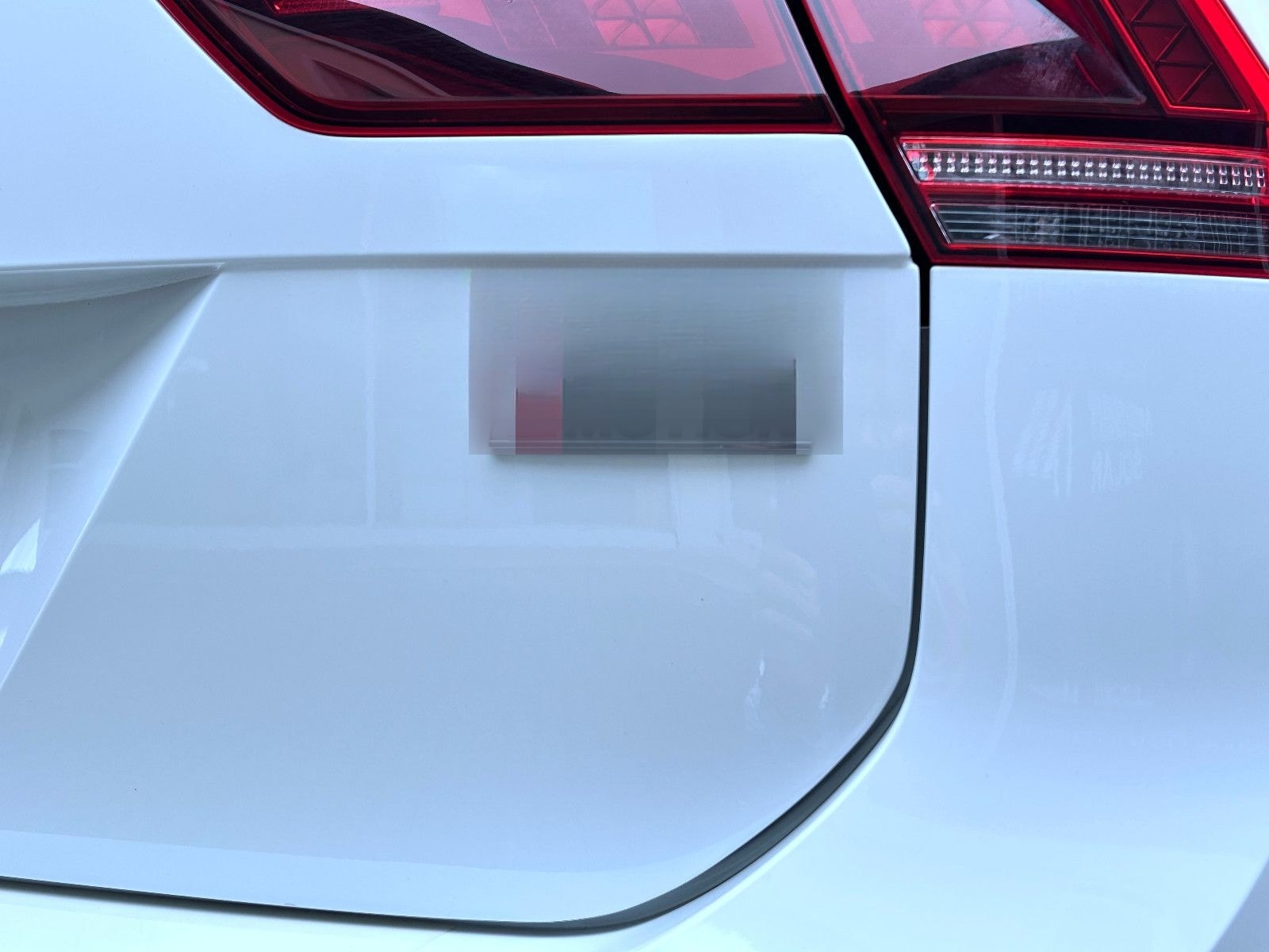 Volkswagen Tiguan 2.0 TSI 4MOTION Aut. Navi LED Alu Tüv NEU foto 5