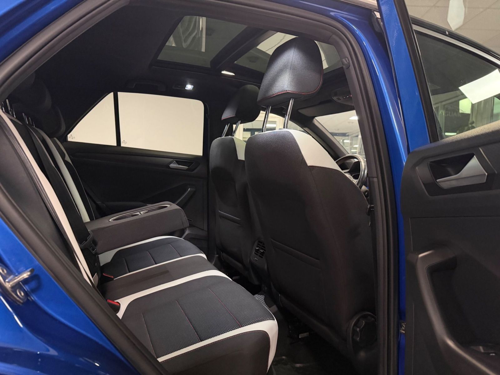 Volkswagen T-Roc 2.0 Sport 4M 1.Hand ACC PANO LED CAM DSG foto 12