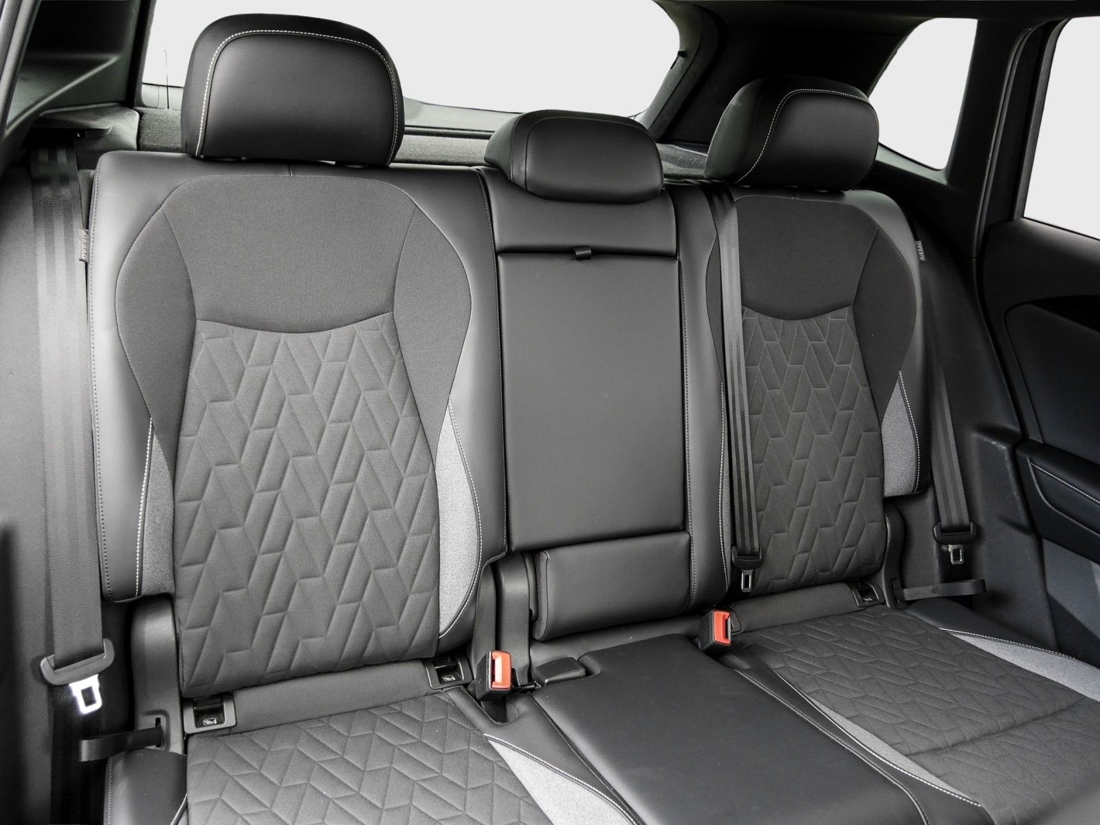 Volkswagen Tiguan GOAL 1.5 eTSI DSG IQ.Light Navi AHK AreaV foto 4