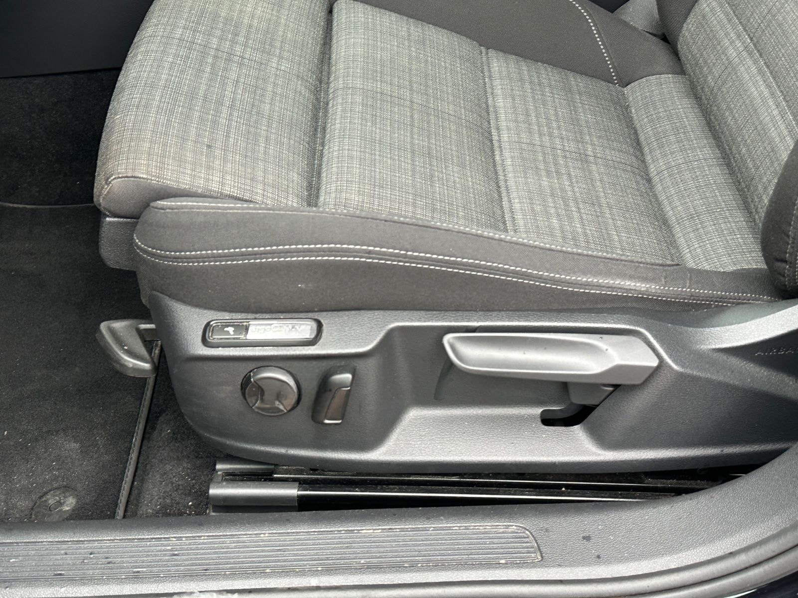 Volkswagen Passat 2.0 TDI DSG Variant Business*PANO*R-CAM* foto 16