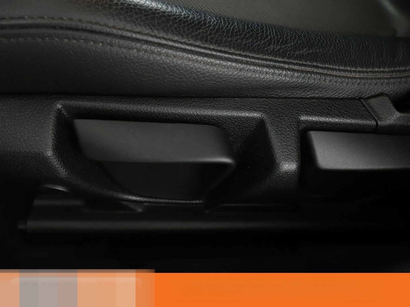 BMW 3er 320i Sport Line Aut.*NAVI*HEAD-UP*LED*TEMPO* foto 18