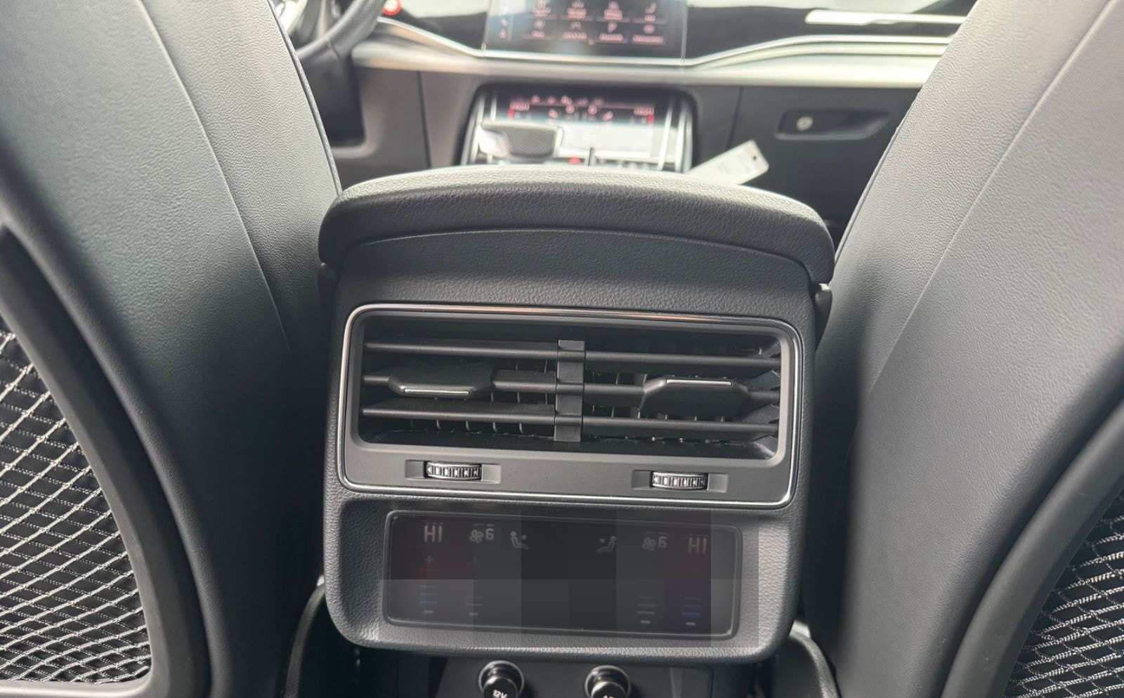 Audi Q8 50 TDI quattro foto 12