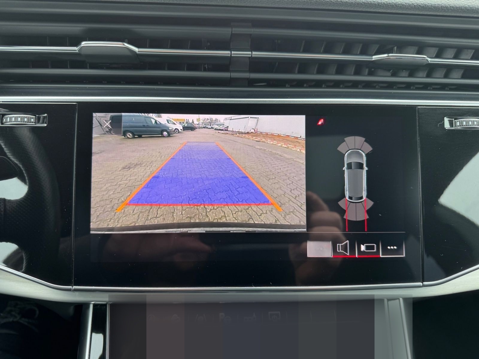 Audi Q8 50 TDI quattro foto 20