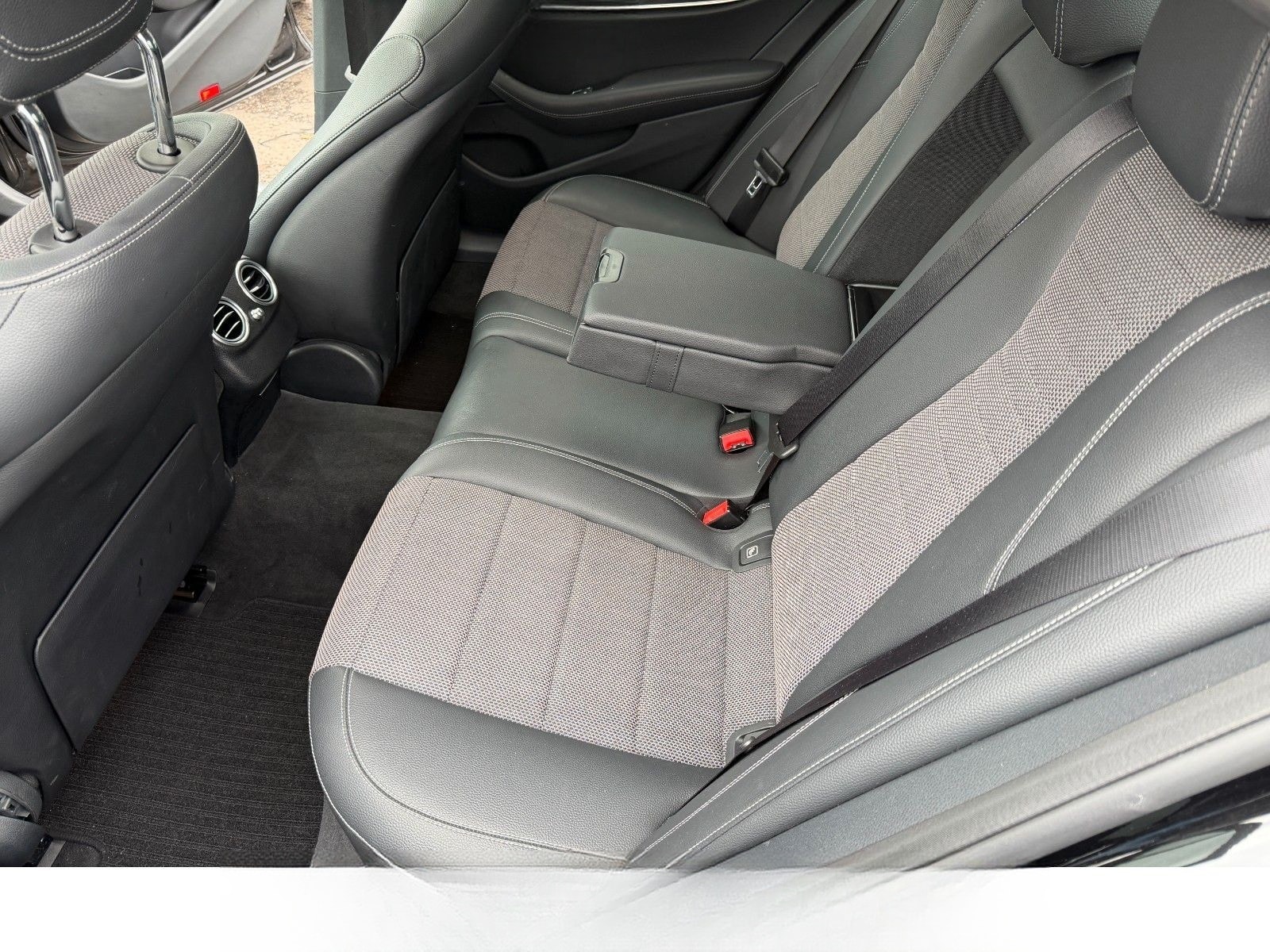 Mercedes-Benz E 220 d Avantgarde Navi Schiebedach LED foto 13