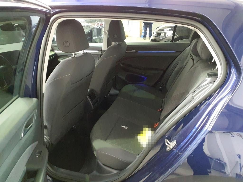 Volkswagen Golf VIII Lim. Life 2.0TDI foto 9