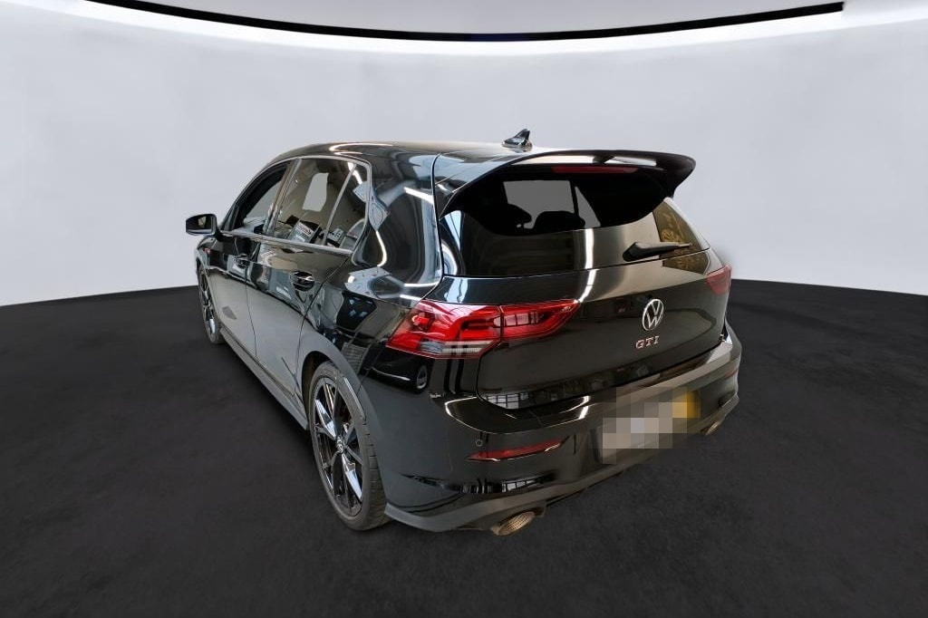 Volkswagen Golf VIII GTI Clubsport 2.0 TSI BLACKSTYLE AKRA foto 3