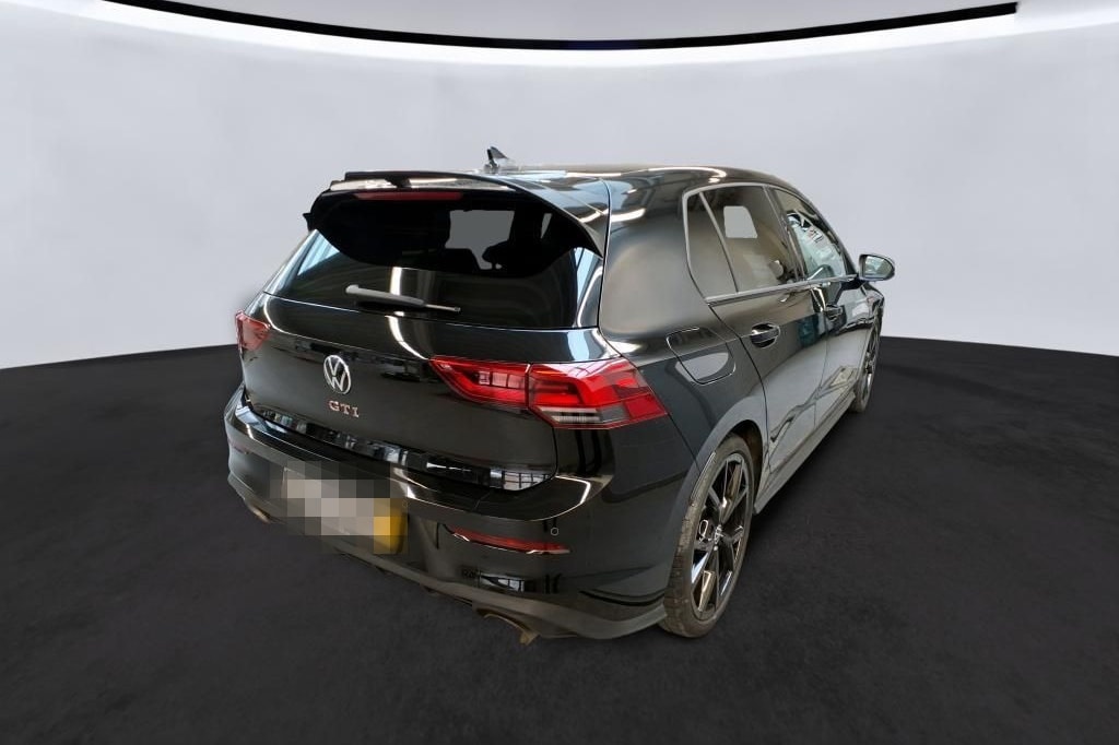 Volkswagen Golf VIII GTI Clubsport 2.0 TSI BLACKSTYLE AKRA foto 4