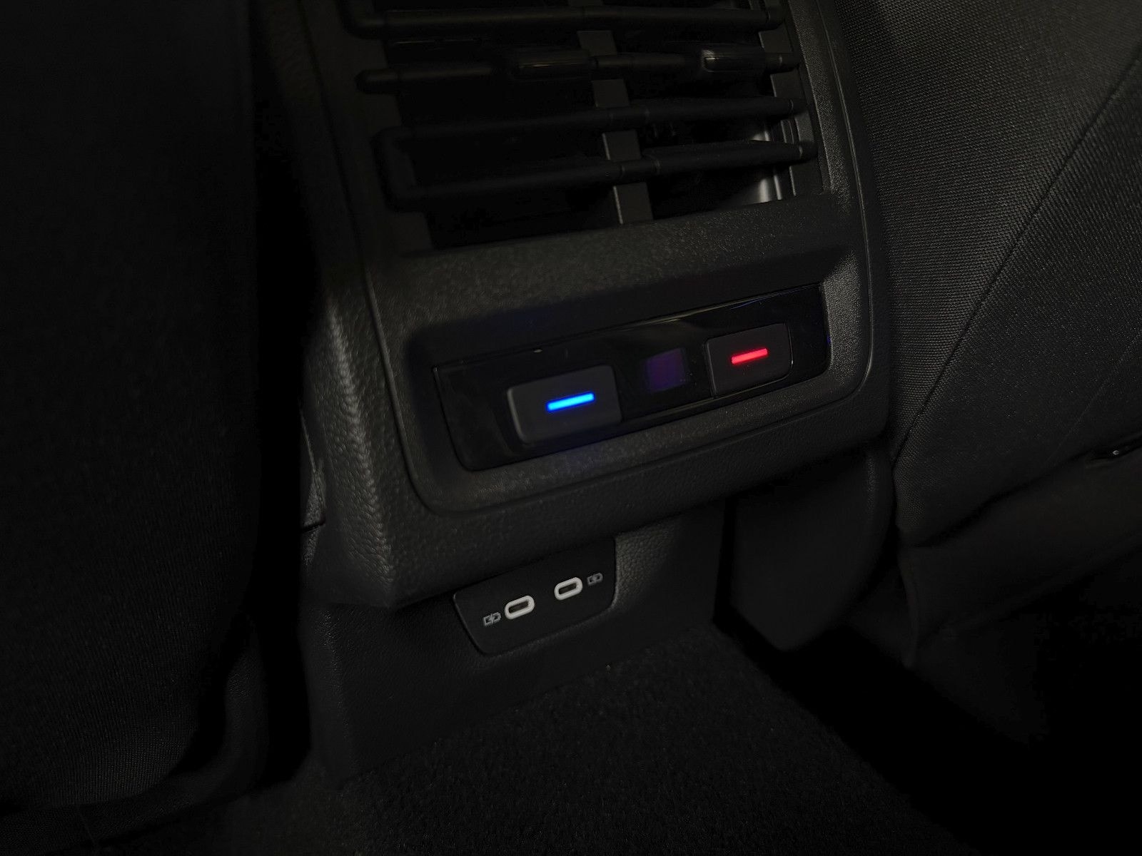 Volkswagen Golf 2.0 TDI Life/KAMERA/PDC/LED/ACC/NAVI/1.Hand foto 24