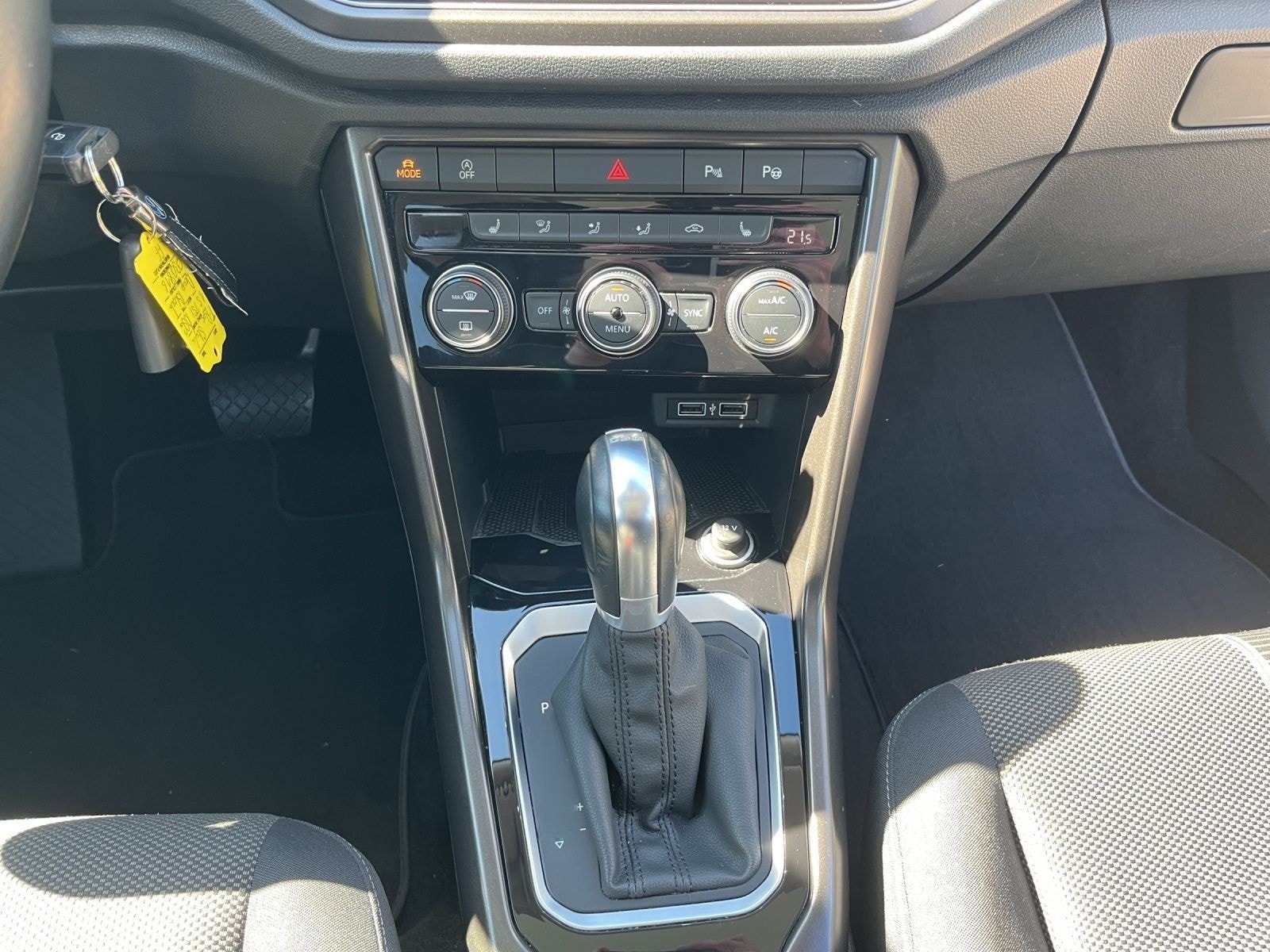 Volkswagen T-Roc Style 1.5 l TSI R-Line+Pano+LED+Kamera+ACC foto 8