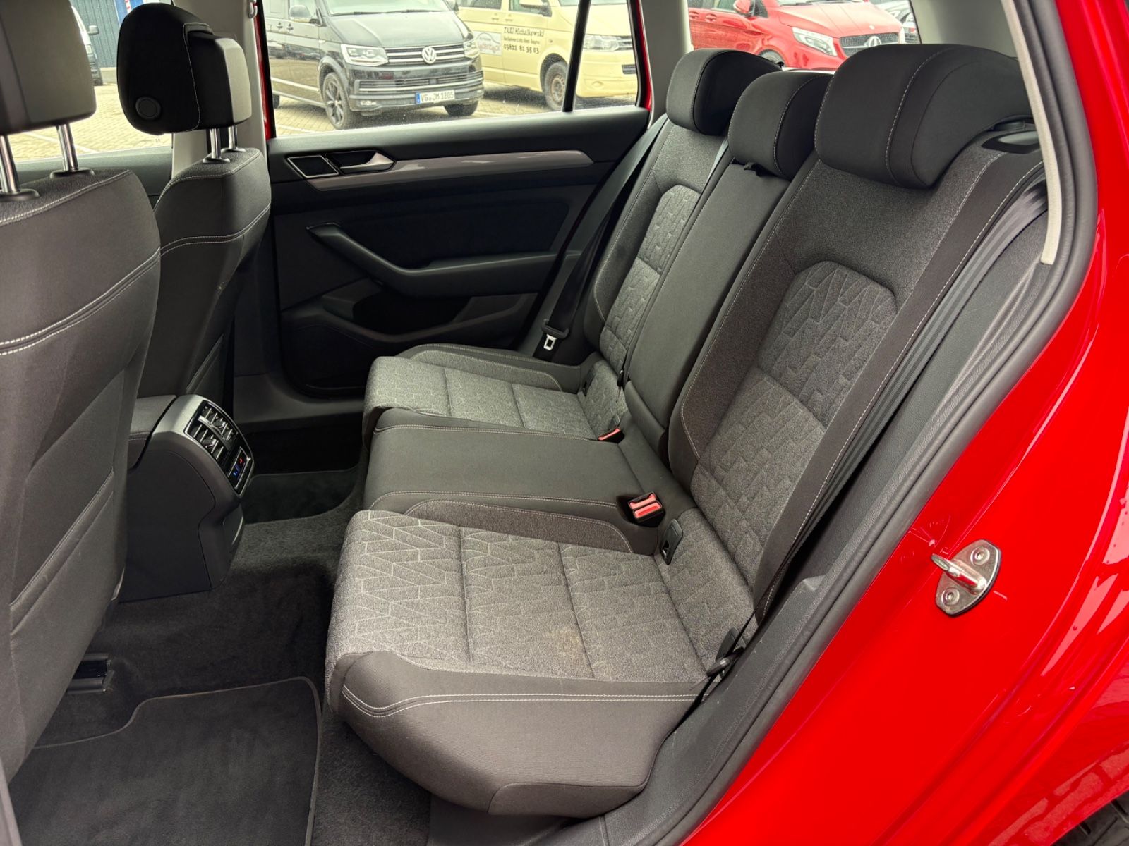 Volkswagen Passat Variant 2.0 TDI Business LED ACC NAVI foto 11