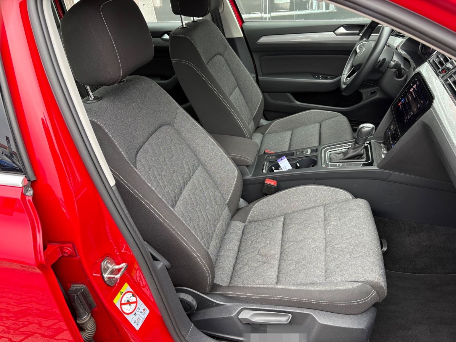 Volkswagen Passat Variant 2.0 TDI Business LED ACC NAVI foto 12