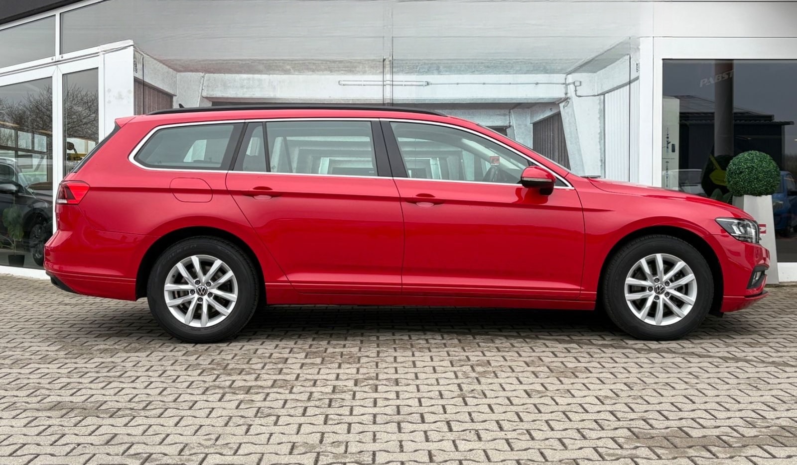 Volkswagen Passat Variant 2.0 TDI Business LED ACC NAVI foto 8