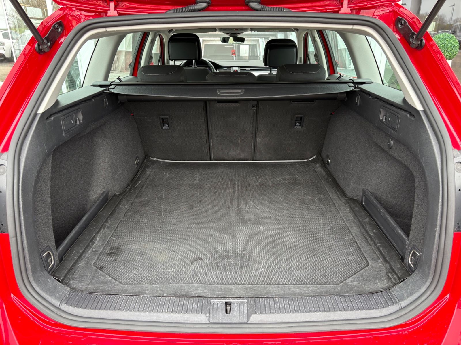 Volkswagen Passat Variant 2.0 TDI Business LED ACC NAVI foto 9